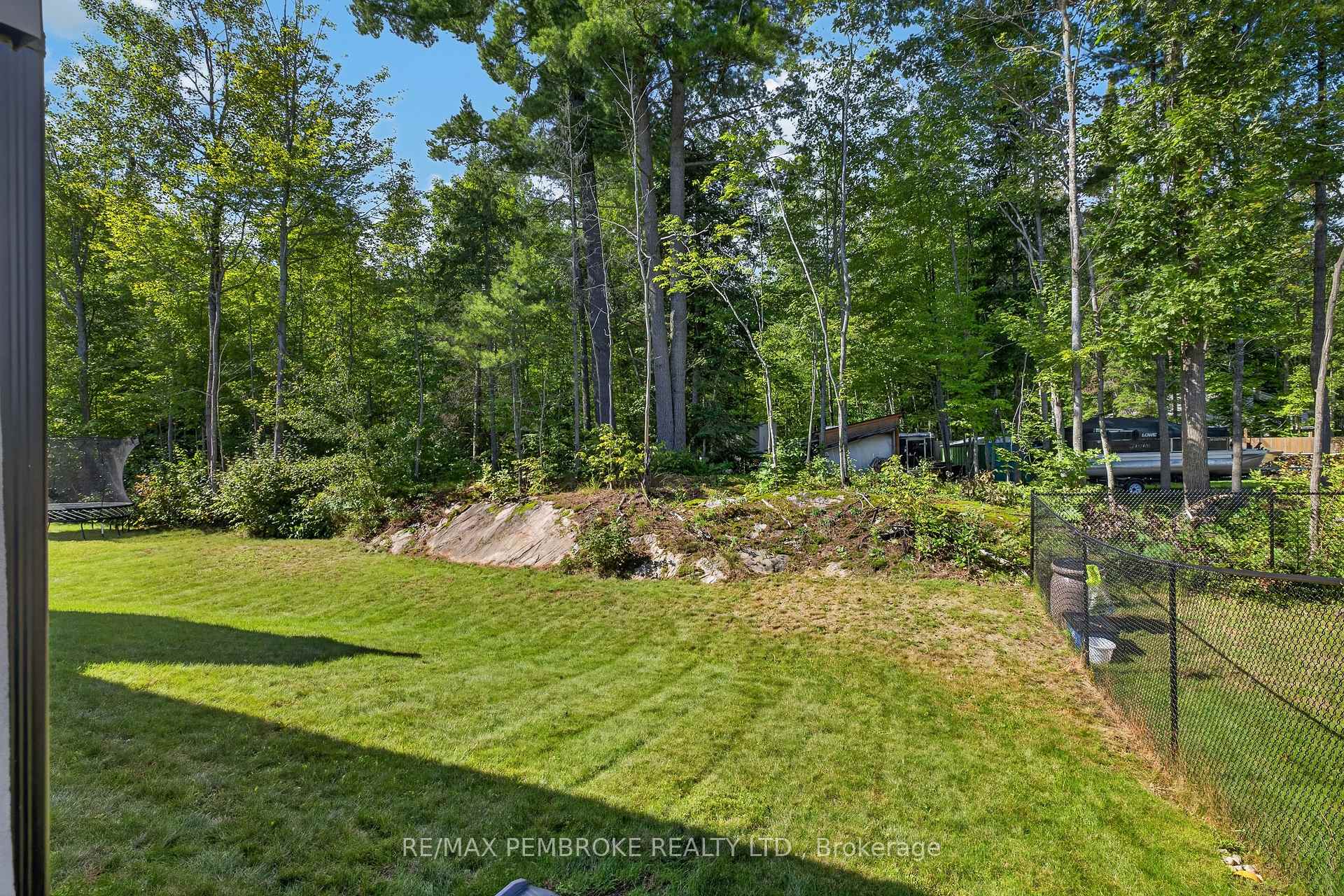 Photo 6 of 46 Terrance Drive, Petawawa, Petawawa — HOMEH