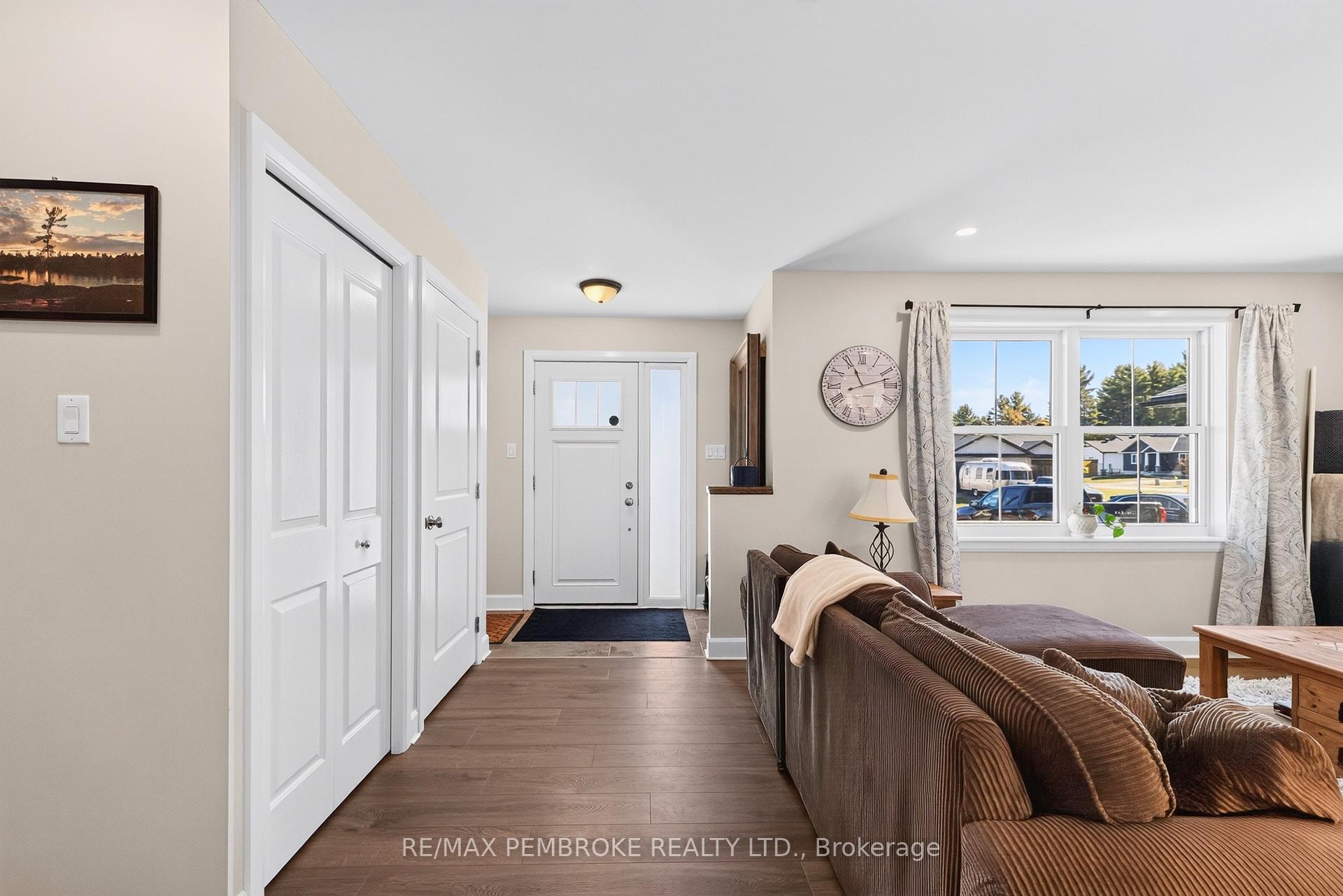 Photo 8 of 46 Terrance Drive, Petawawa, Petawawa — HOMEH