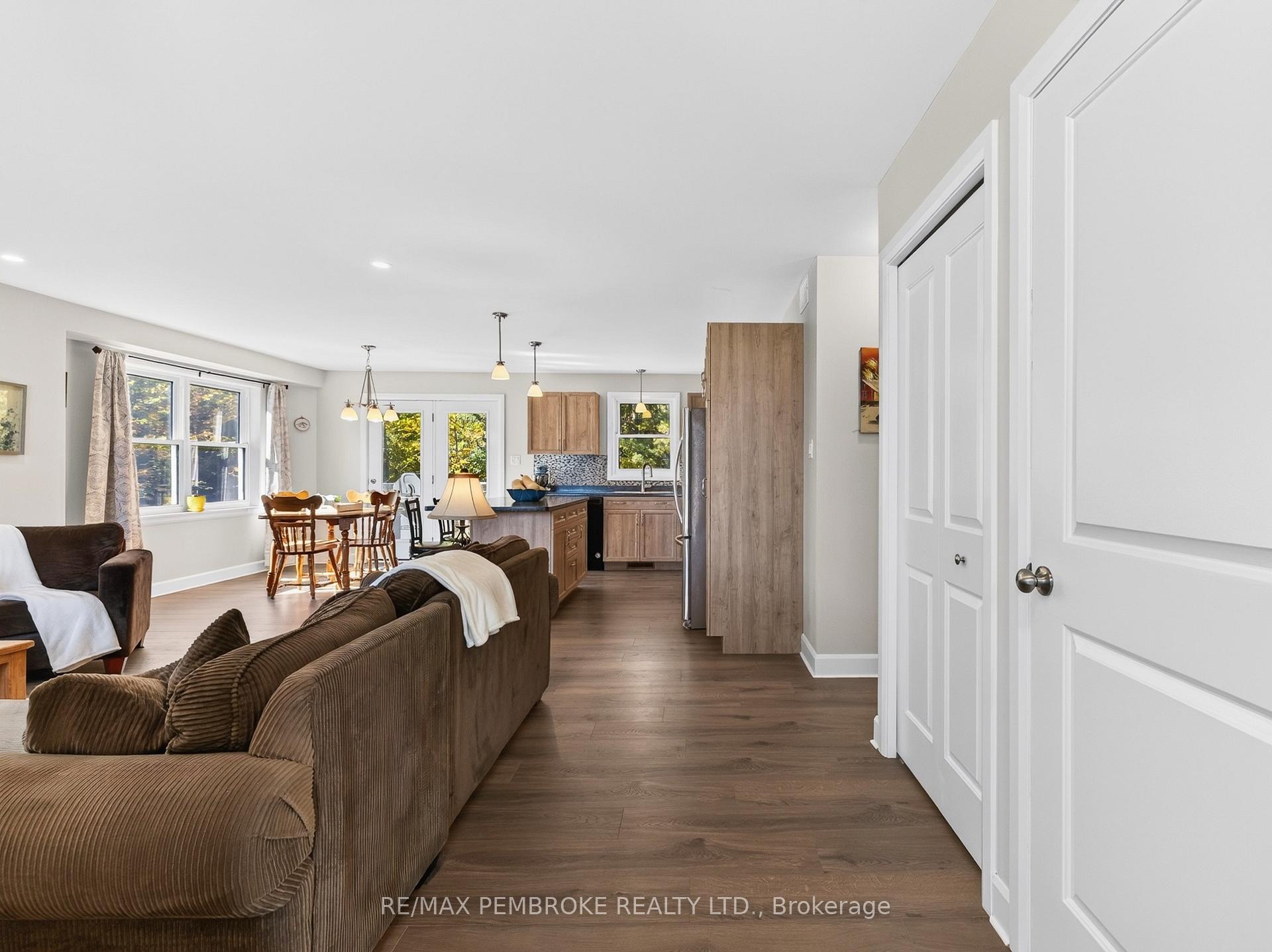 Photo 9 of 46 Terrance Drive, Petawawa, Petawawa — HOMEH