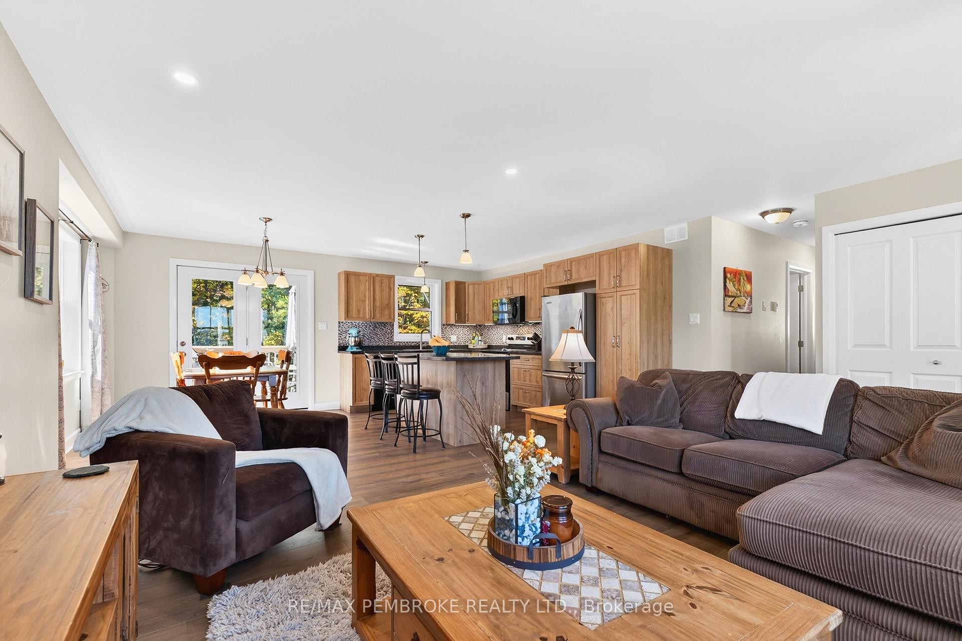 Photo 12 of 46 Terrance Drive, Petawawa, Petawawa — HOMEH