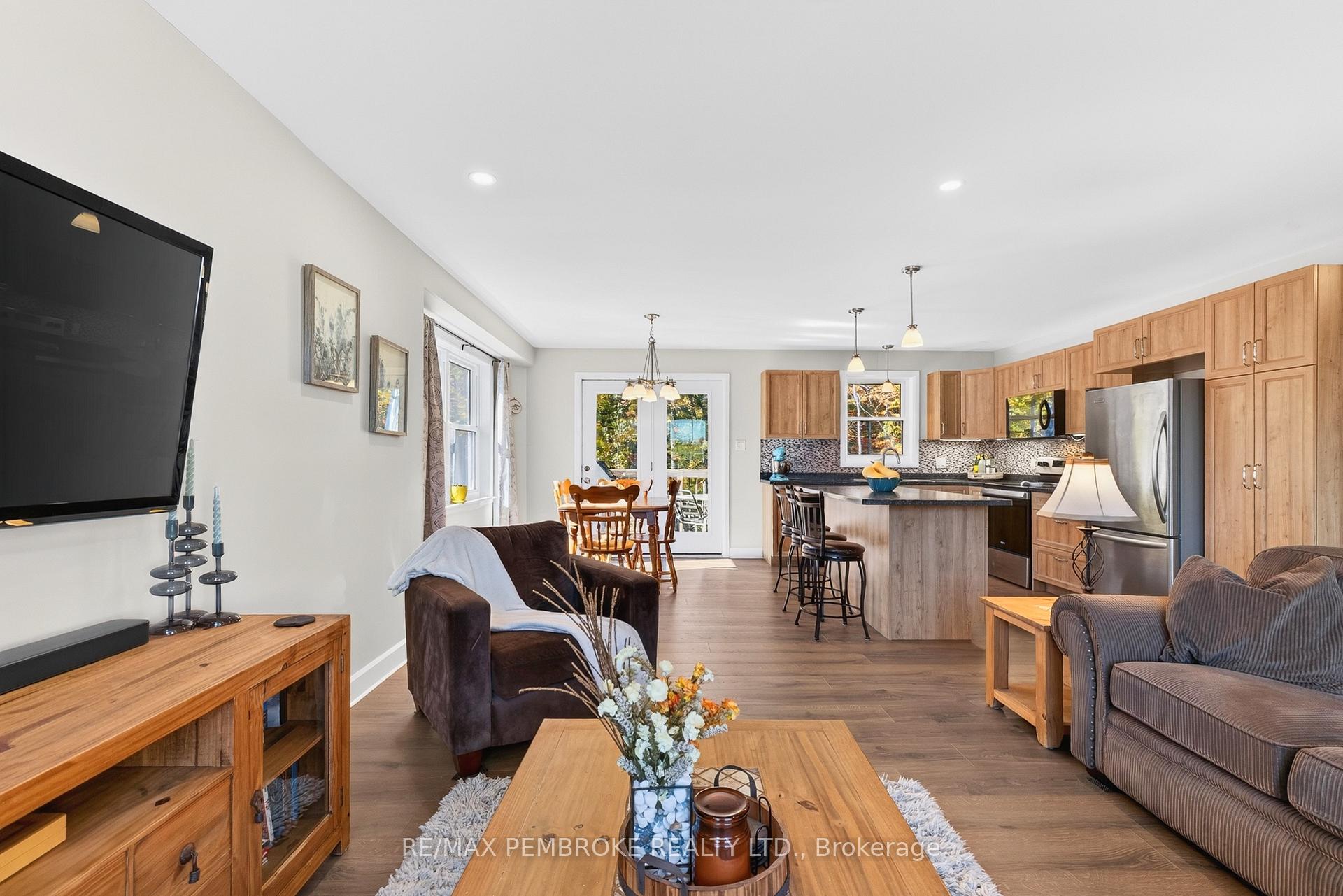 Photo 13 of 46 Terrance Drive, Petawawa, Petawawa — HOMEH