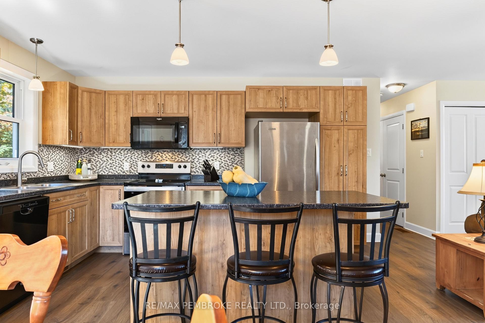 Photo 16 of 46 Terrance Drive, Petawawa, Petawawa — HOMEH