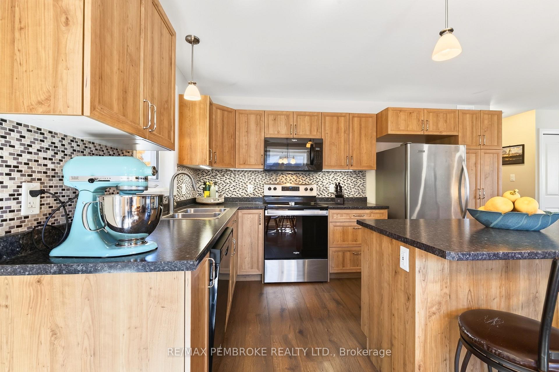 Photo 17 of 46 Terrance Drive, Petawawa, Petawawa — HOMEH