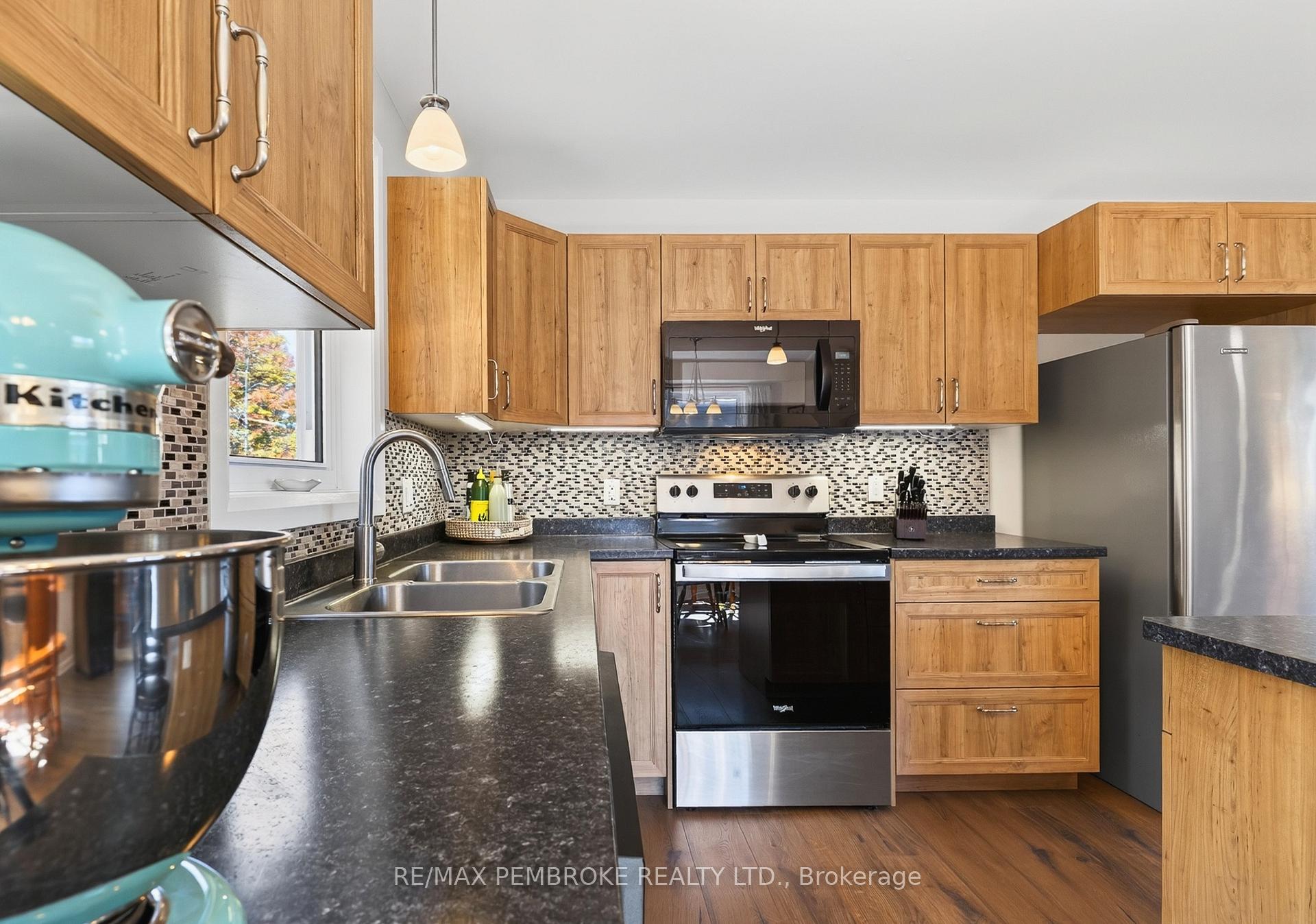 Photo 18 of 46 Terrance Drive, Petawawa, Petawawa — HOMEH