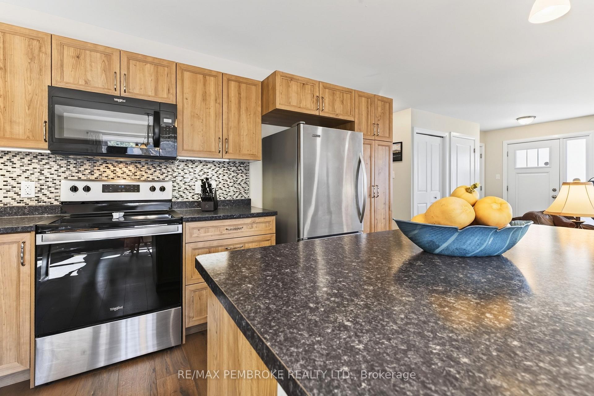 Photo 19 of 46 Terrance Drive, Petawawa, Petawawa — HOMEH