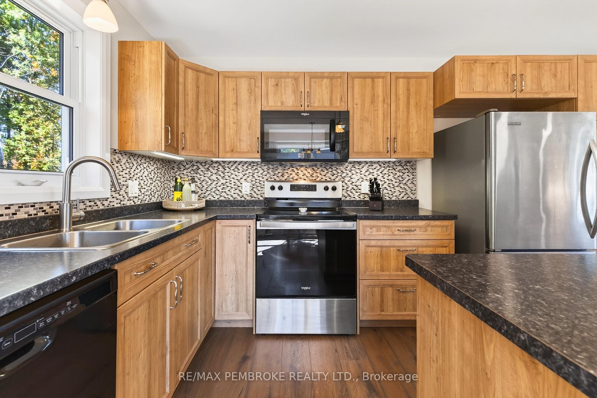 Photo 20 of 46 Terrance Drive, Petawawa, Petawawa — HOMEH
