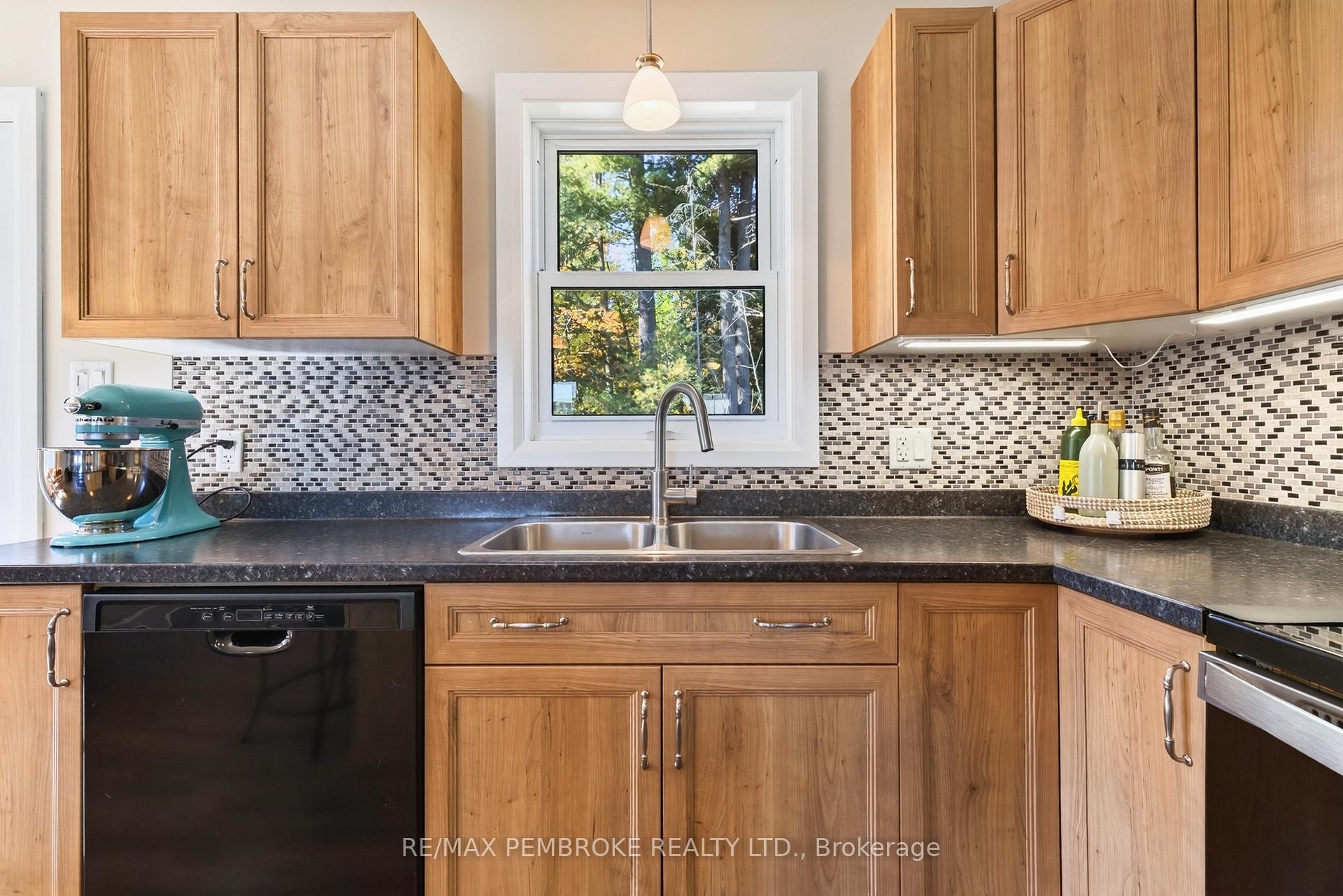 Photo 21 of 46 Terrance Drive, Petawawa, Petawawa — HOMEH