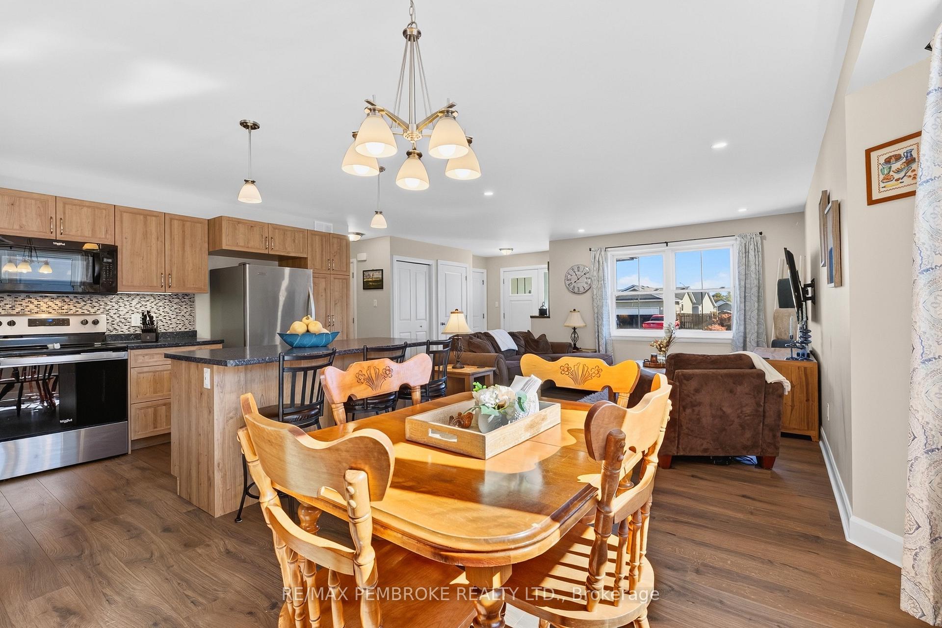 Photo 23 of 46 Terrance Drive, Petawawa, Petawawa — HOMEH