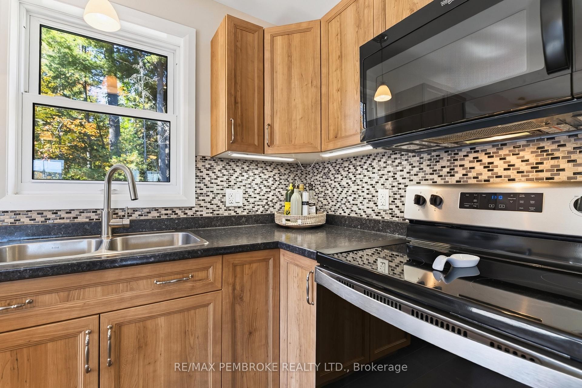 Photo 24 of 46 Terrance Drive, Petawawa, Petawawa — HOMEH