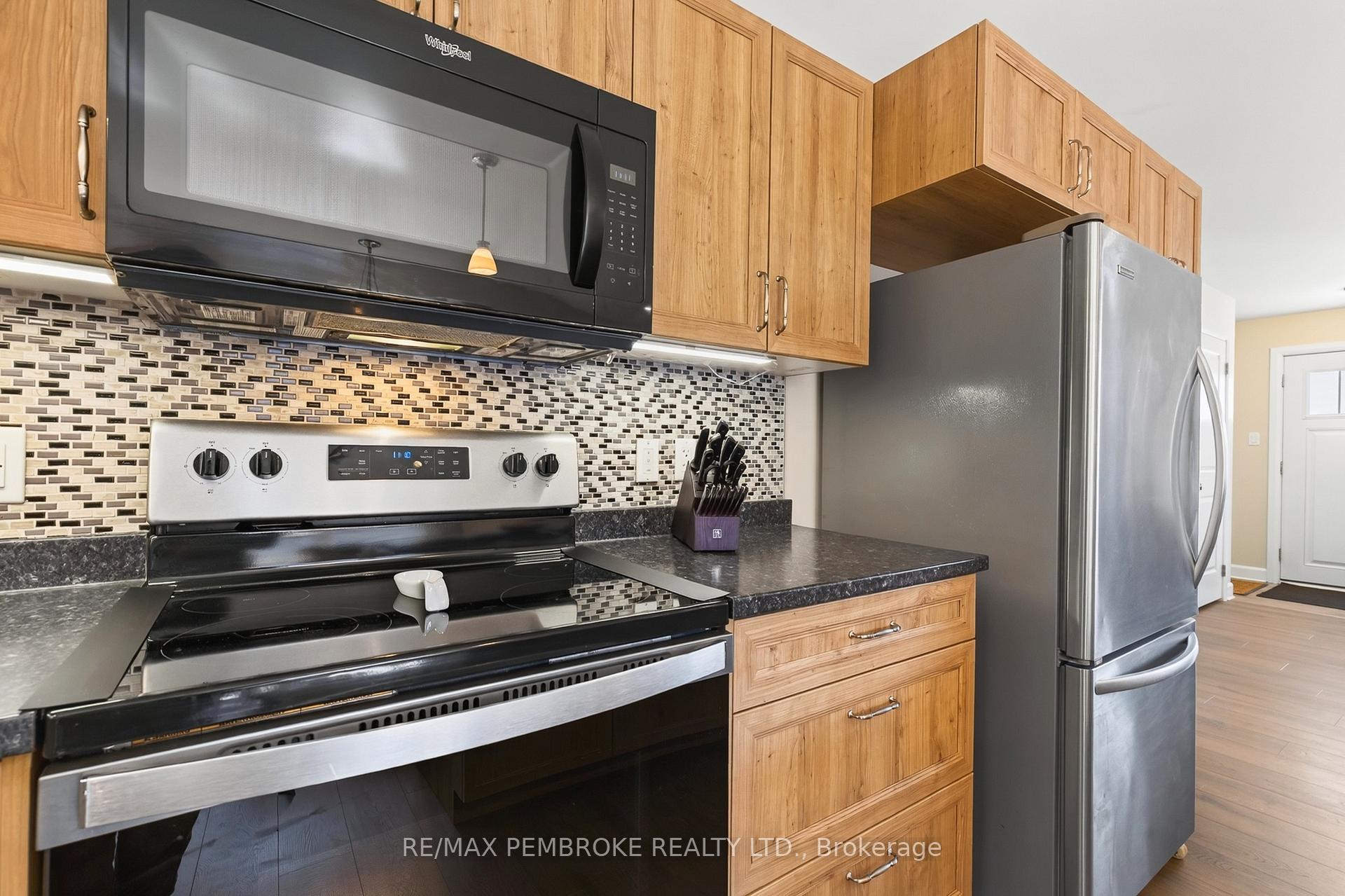 Photo 25 of 46 Terrance Drive, Petawawa, Petawawa — HOMEH