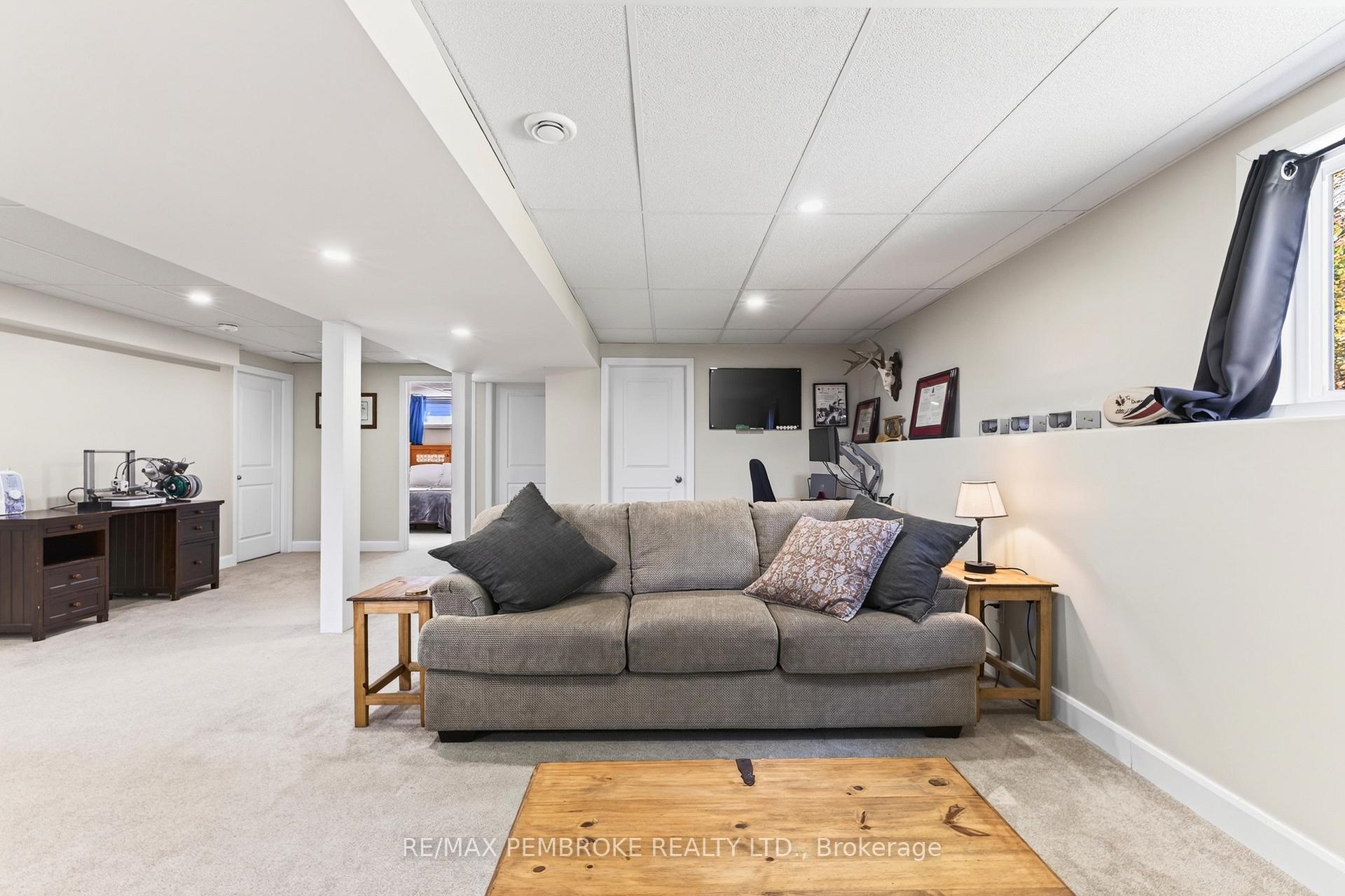 Photo 40 of 46 Terrance Drive, Petawawa, Petawawa — HOMEH