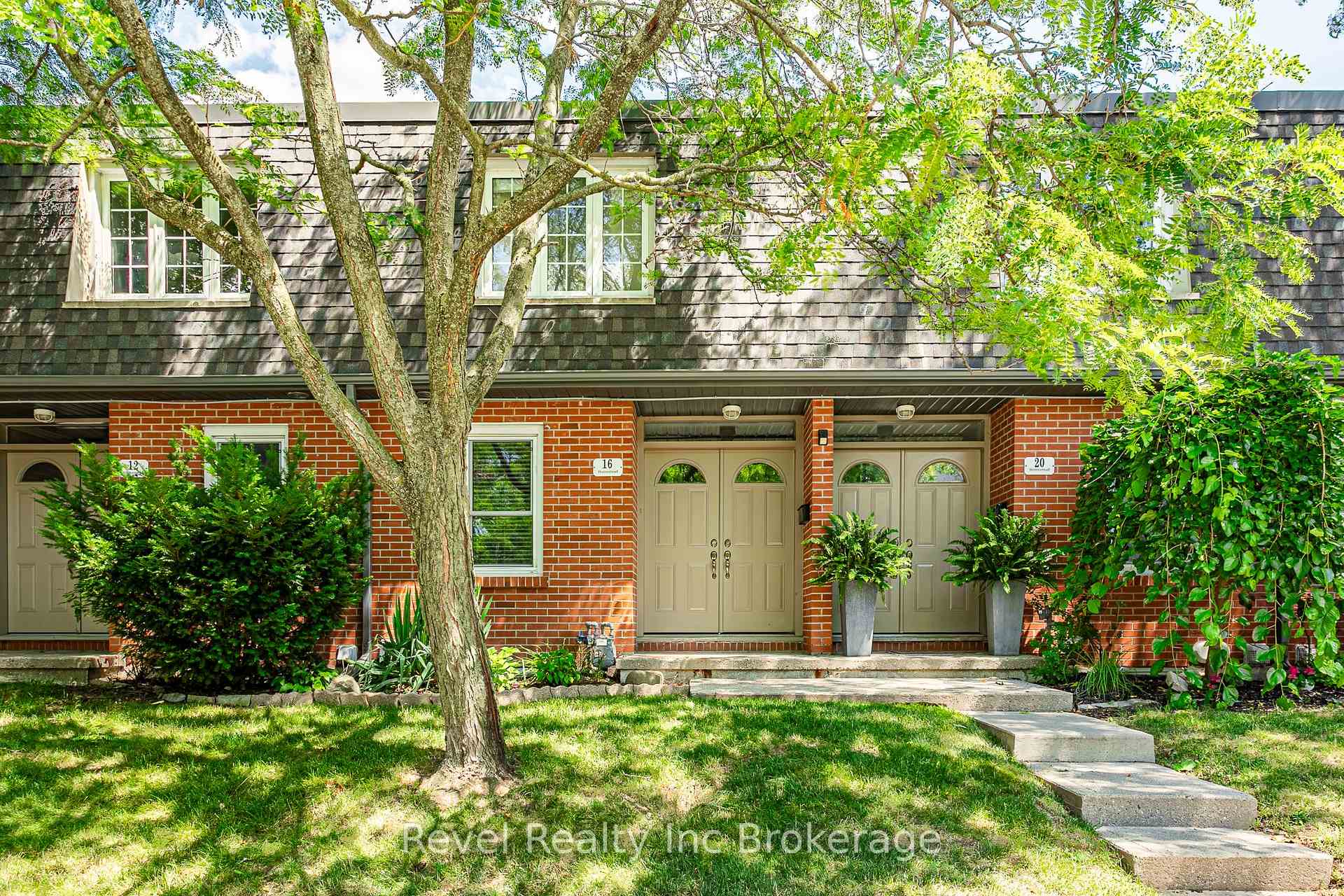 Front of 16 Homestead Crescent