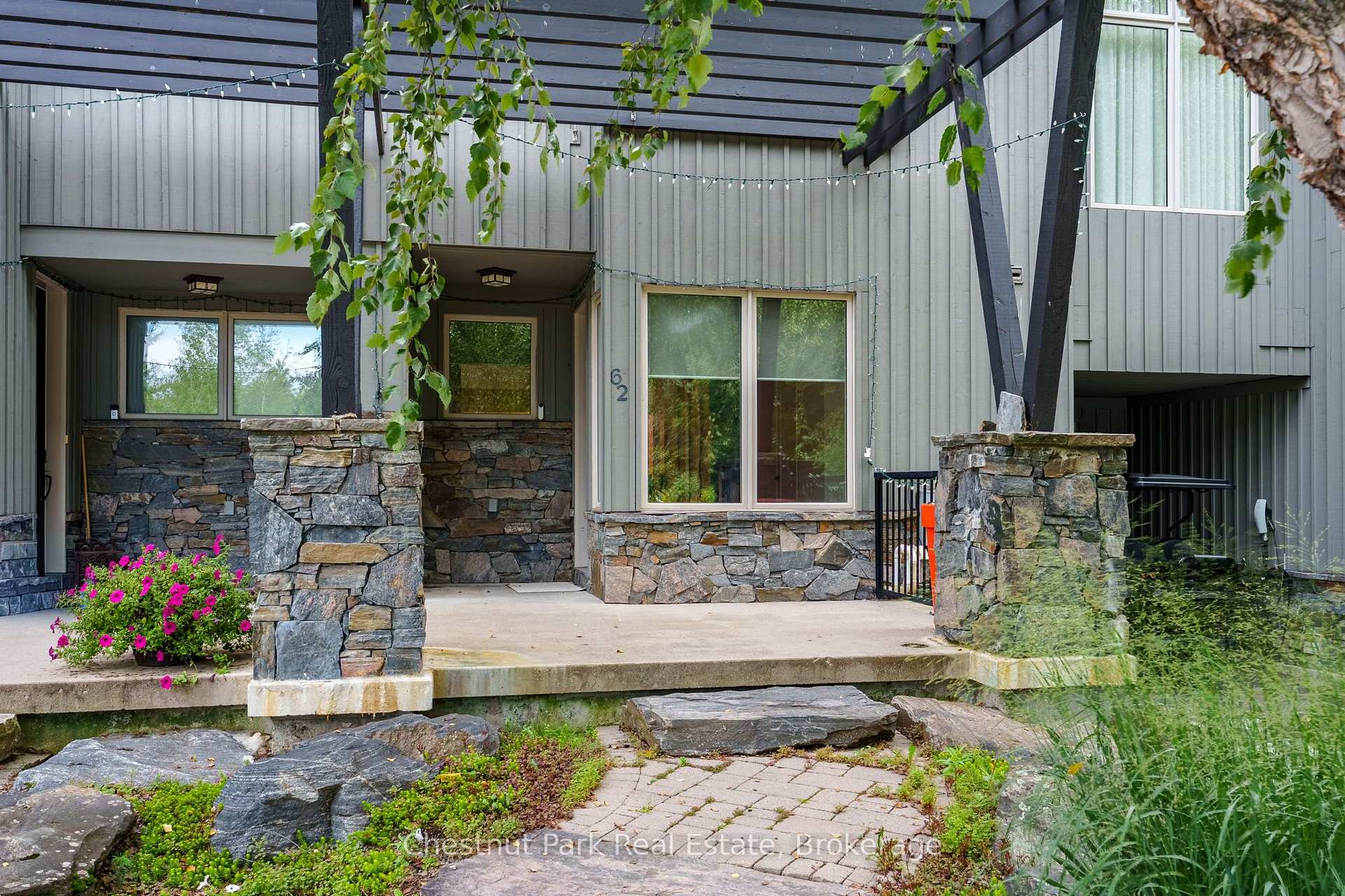 Photo 3 of 62 Carrick Trail, Gravenhurst, Muskoka (S) — HOMEH