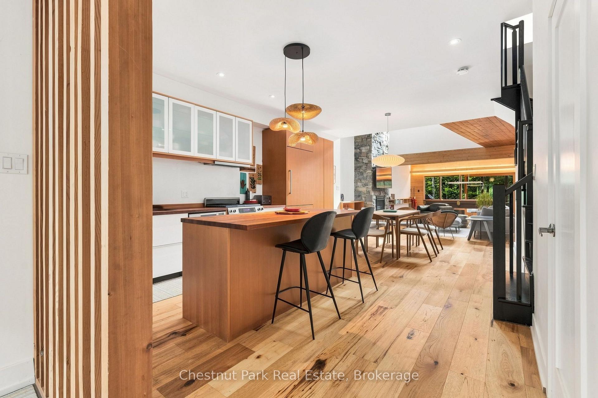 Photo 5 of 62 Carrick Trail, Gravenhurst, Muskoka (S) — HOMEH