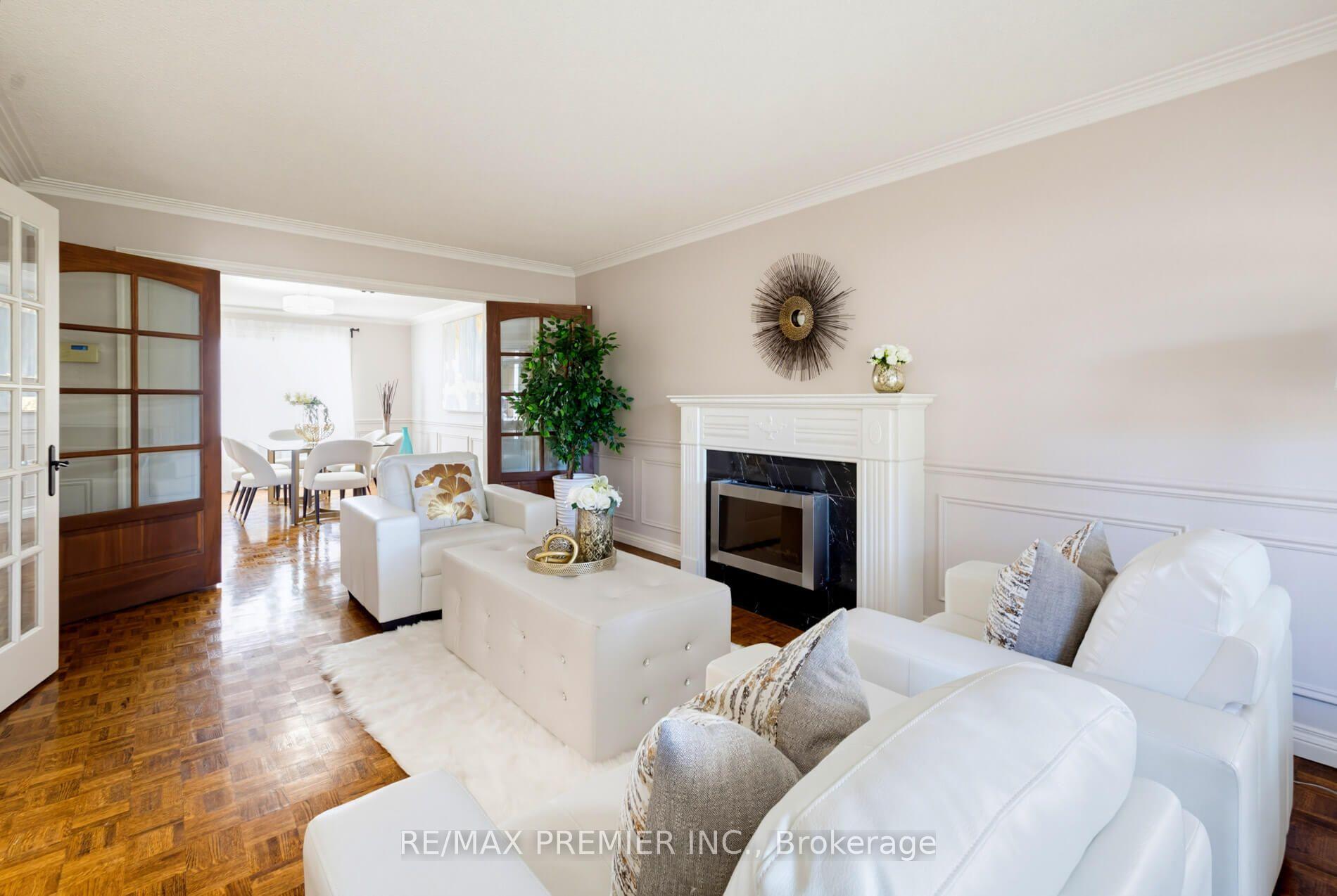 Photo 6 of 35 Yellow Pine Crescent, Vaughan, East Woodbridge — HOMEH
