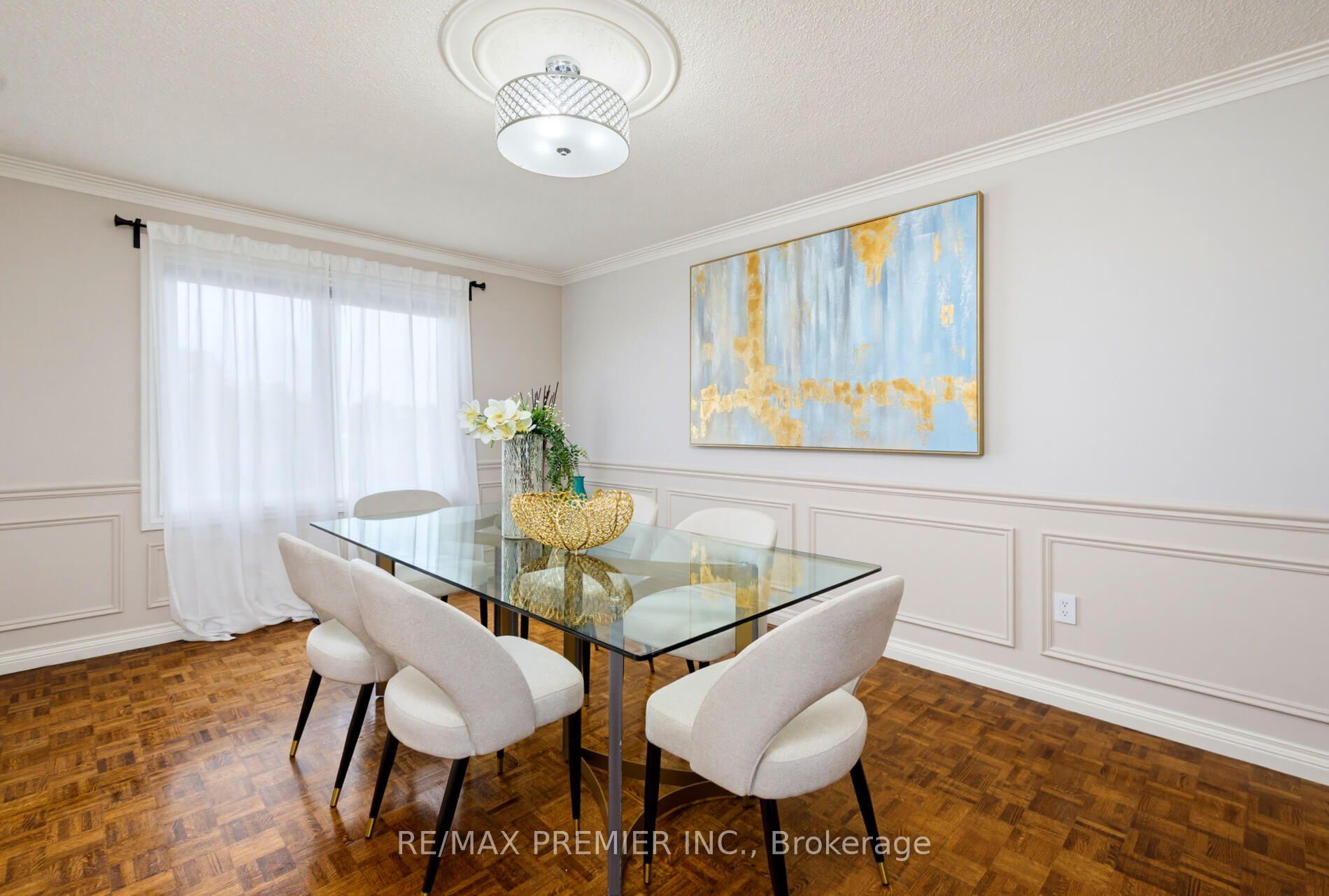 Photo 7 of 35 Yellow Pine Crescent, Vaughan, East Woodbridge — HOMEH