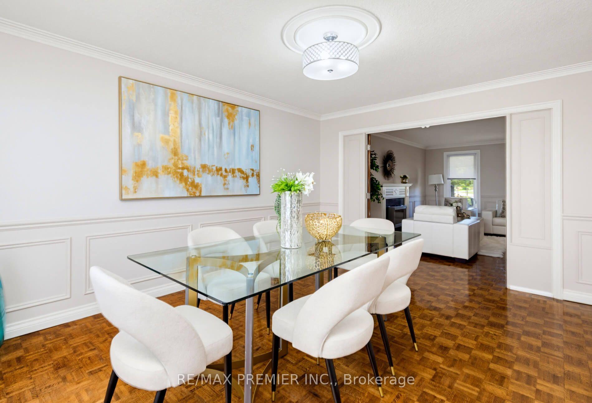 Photo 8 of 35 Yellow Pine Crescent, Vaughan, East Woodbridge — HOMEH
