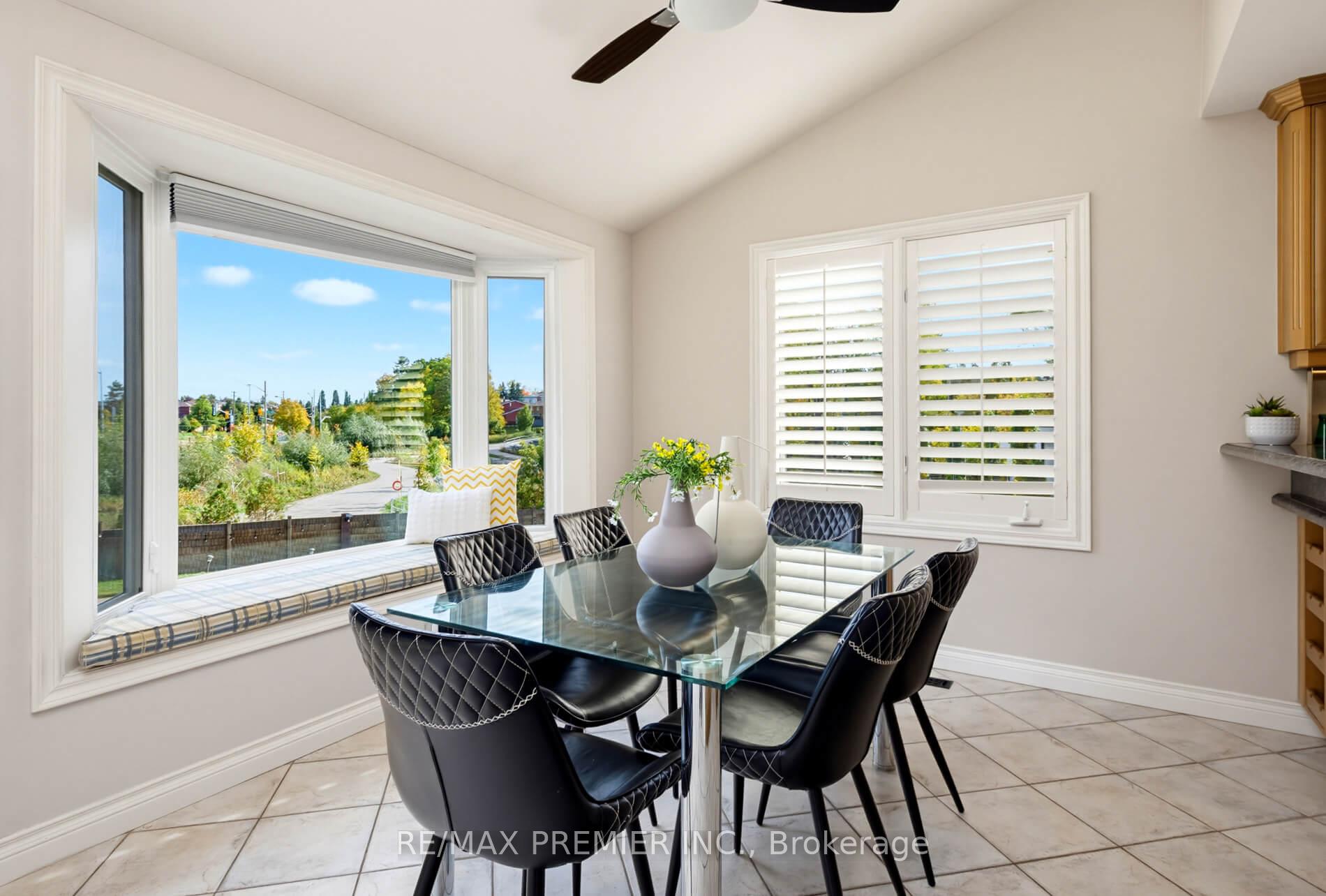 Photo 15 of 35 Yellow Pine Crescent, Vaughan, East Woodbridge — HOMEH