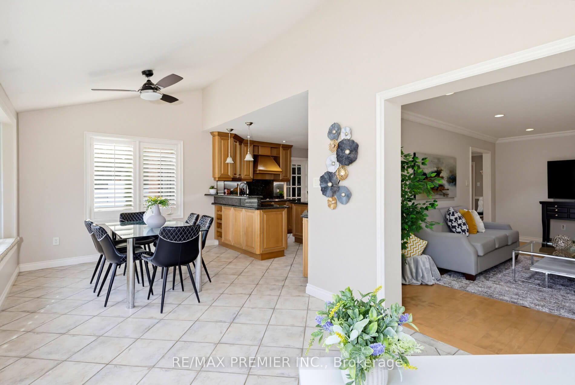 Photo 16 of 35 Yellow Pine Crescent, Vaughan, East Woodbridge — HOMEH