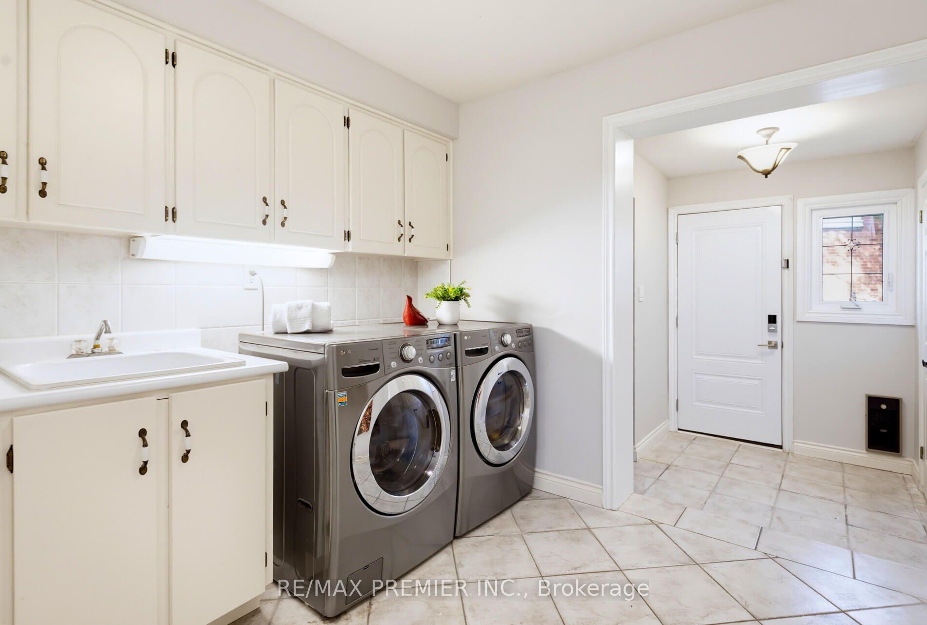 Photo 18 of 35 Yellow Pine Crescent, Vaughan, East Woodbridge — HOMEH