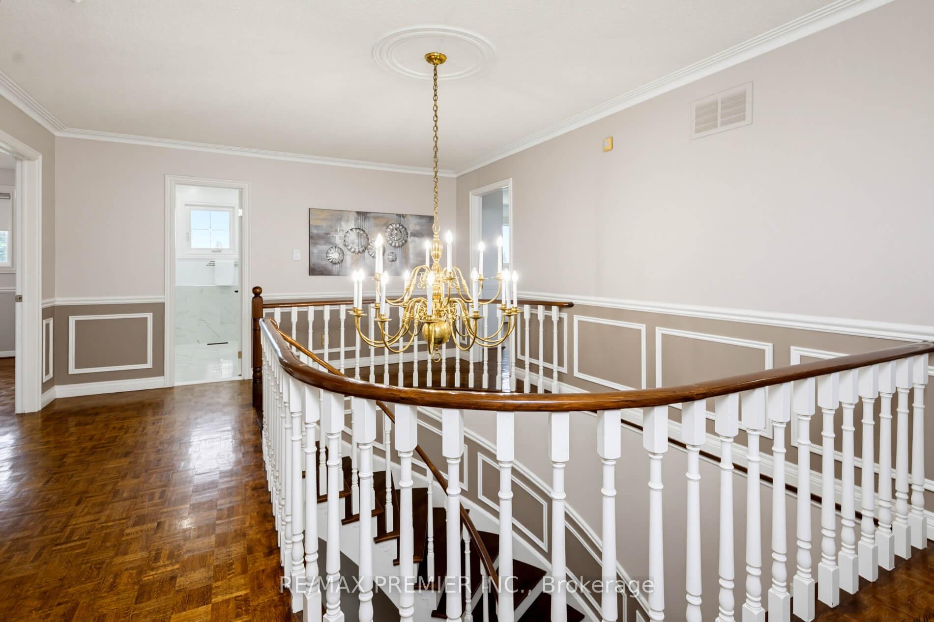 Photo 19 of 35 Yellow Pine Crescent, Vaughan, East Woodbridge — HOMEH