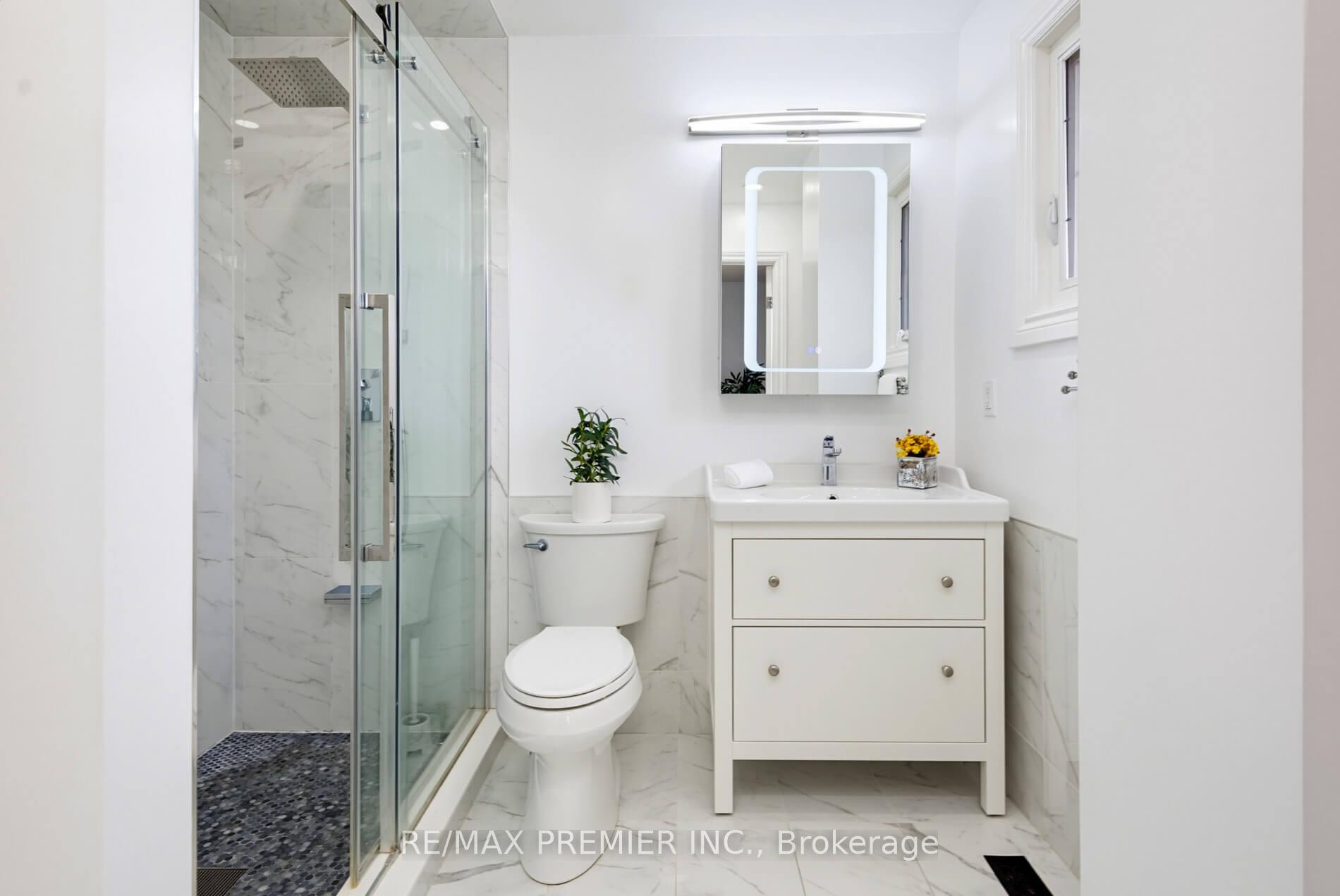 Photo 22 of 35 Yellow Pine Crescent, Vaughan, East Woodbridge — HOMEH