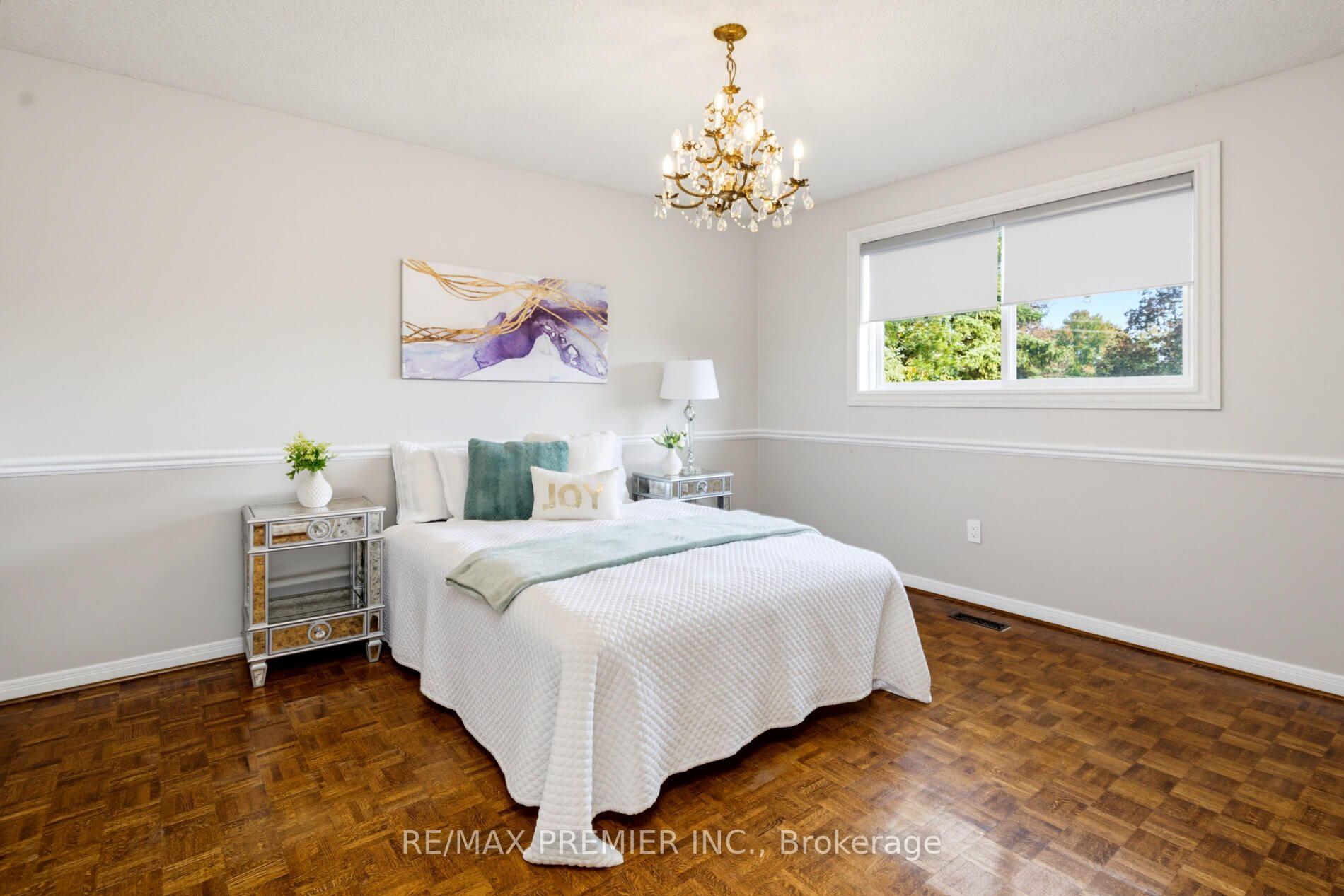 Photo 23 of 35 Yellow Pine Crescent, Vaughan, East Woodbridge — HOMEH