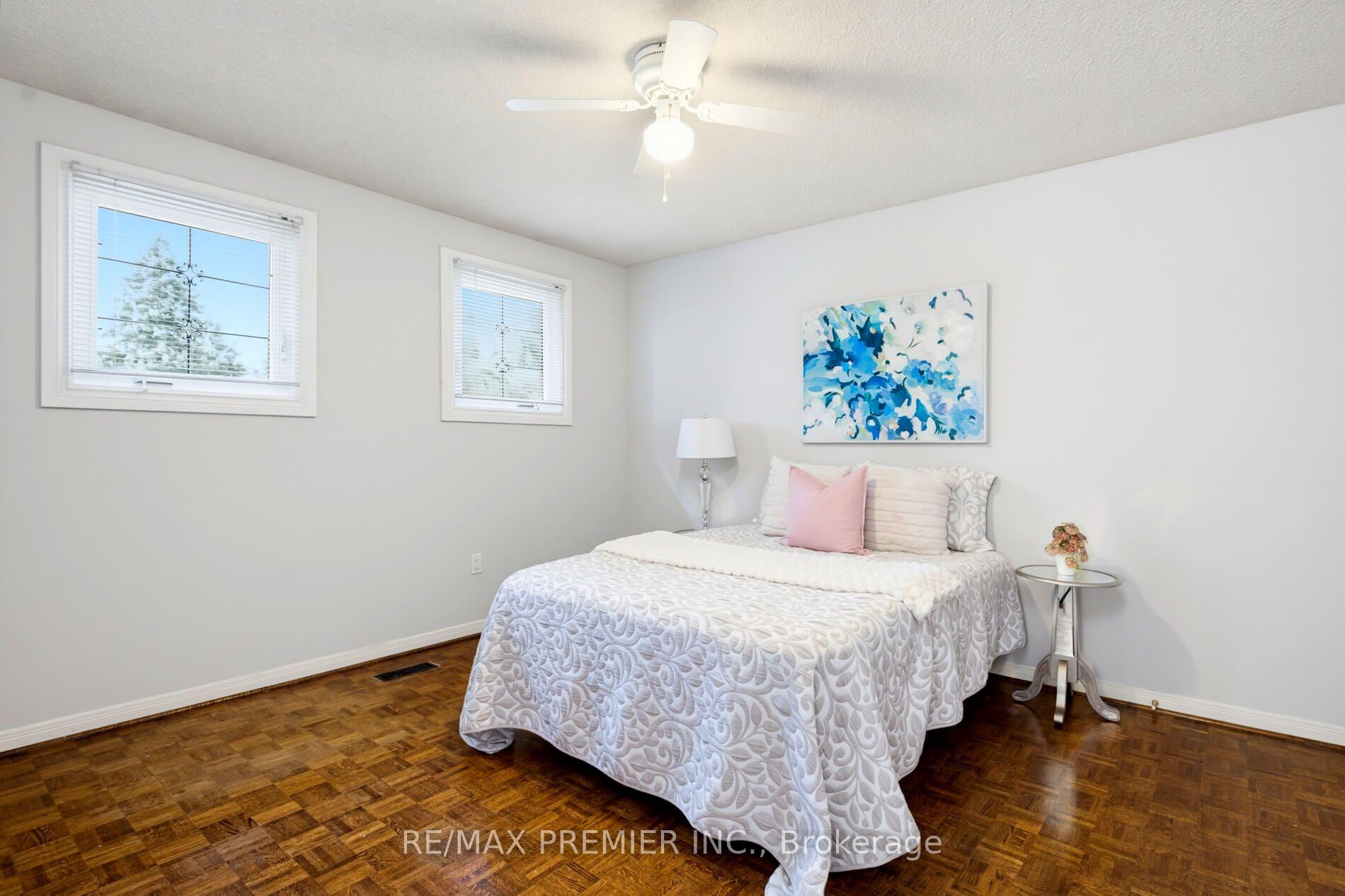 Photo 24 of 35 Yellow Pine Crescent, Vaughan, East Woodbridge — HOMEH