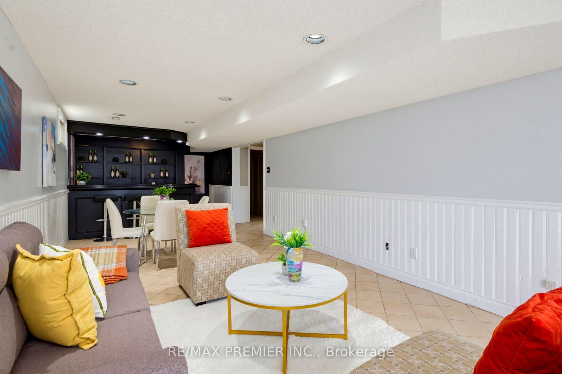 Photo 31 of 35 Yellow Pine Crescent, Vaughan, East Woodbridge — HOMEH