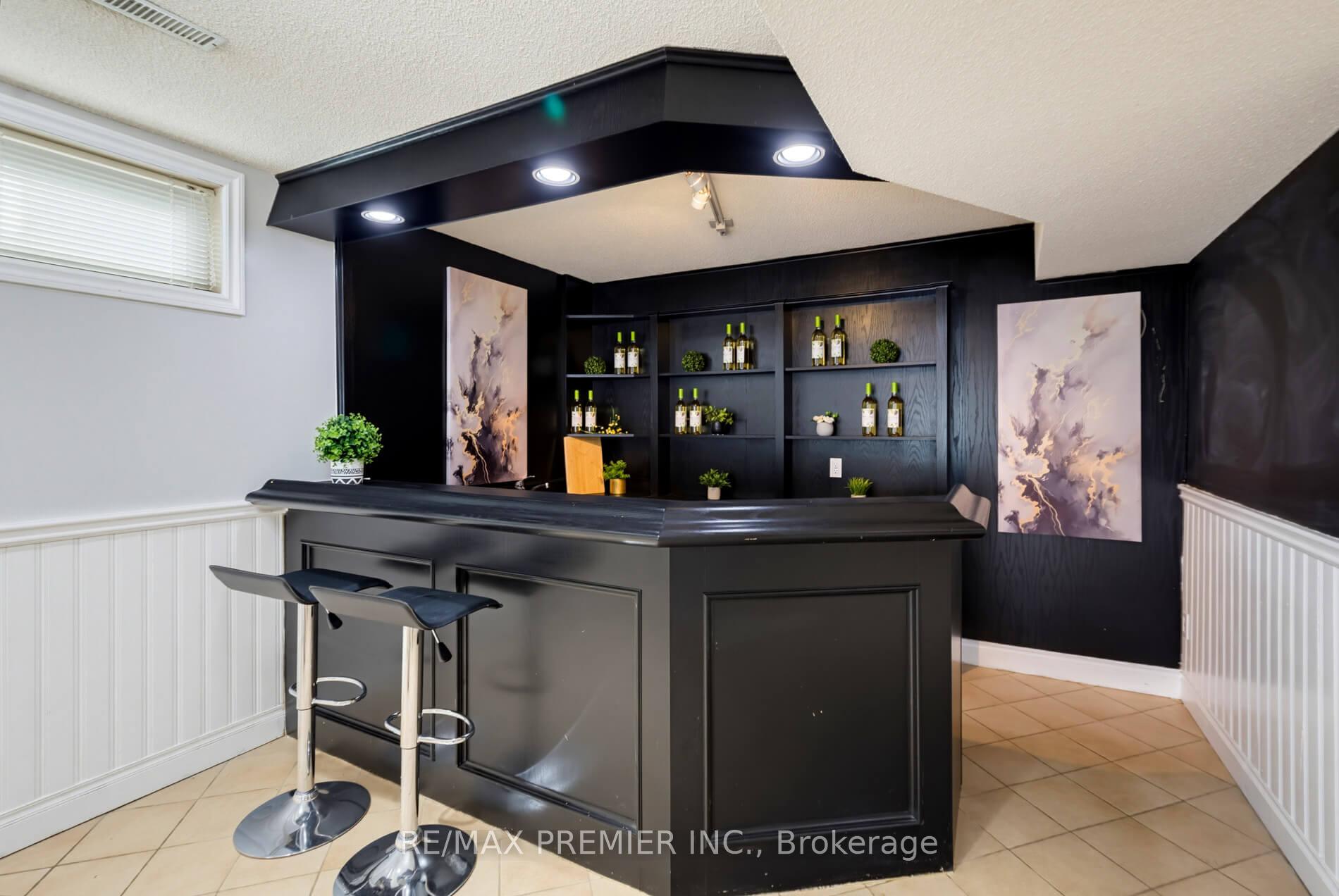 Photo 32 of 35 Yellow Pine Crescent, Vaughan, East Woodbridge — HOMEH