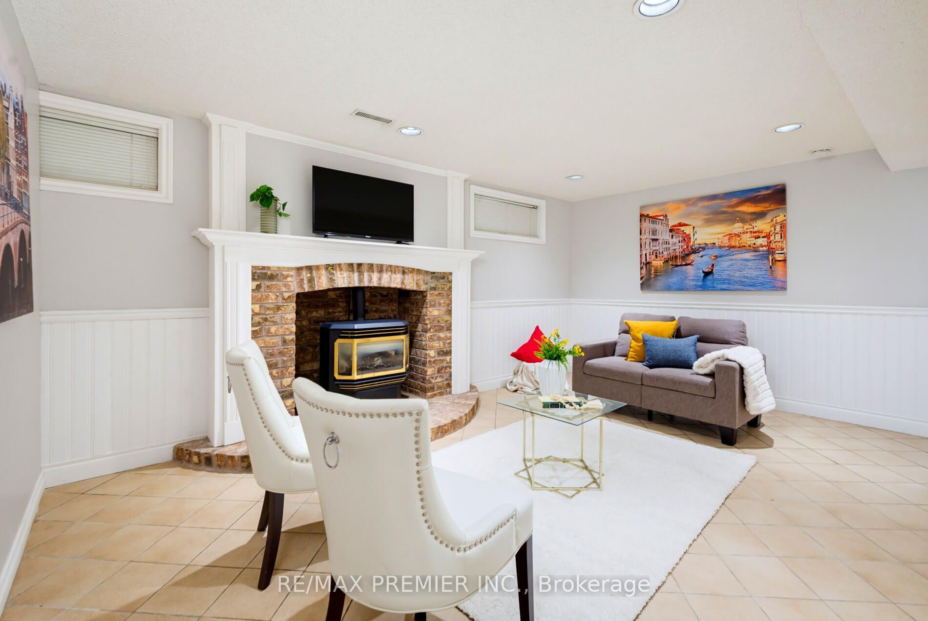 Photo 33 of 35 Yellow Pine Crescent, Vaughan, East Woodbridge — HOMEH
