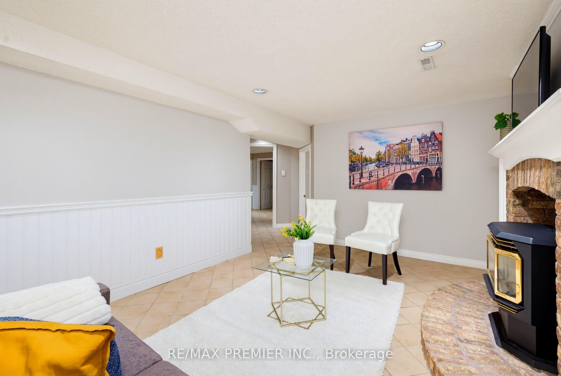 Photo 34 of 35 Yellow Pine Crescent, Vaughan, East Woodbridge — HOMEH