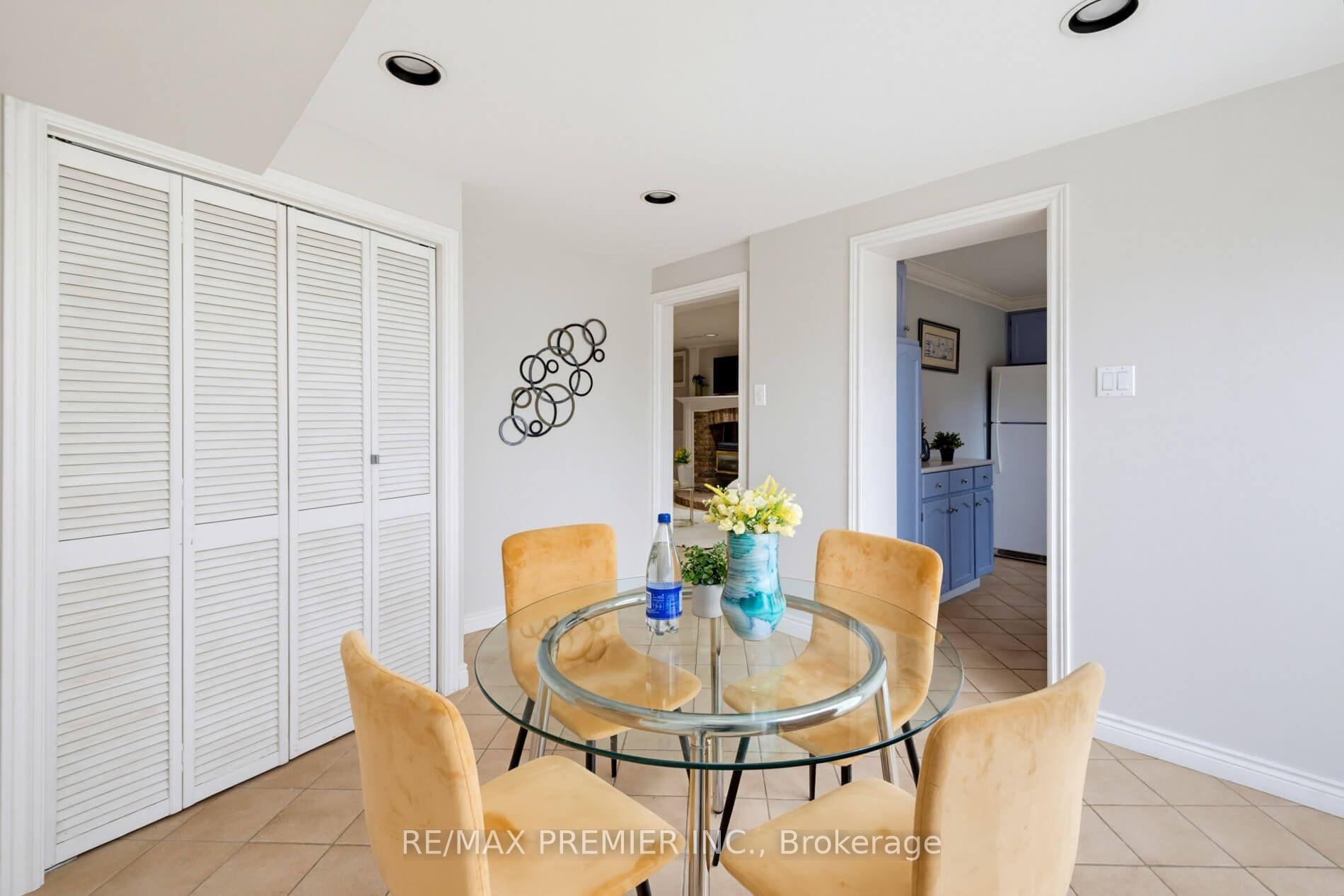 Photo 36 of 35 Yellow Pine Crescent, Vaughan, East Woodbridge — HOMEH