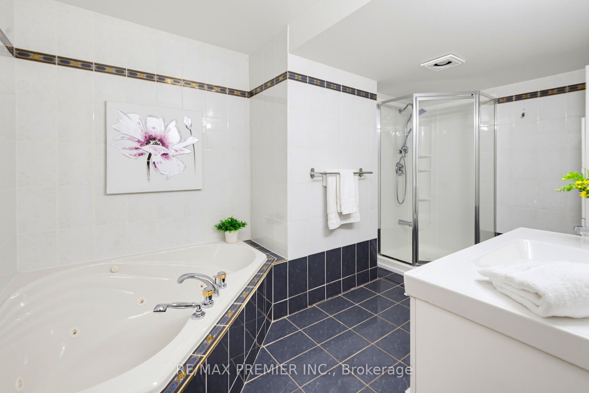 Photo 39 of 35 Yellow Pine Crescent, Vaughan, East Woodbridge — HOMEH