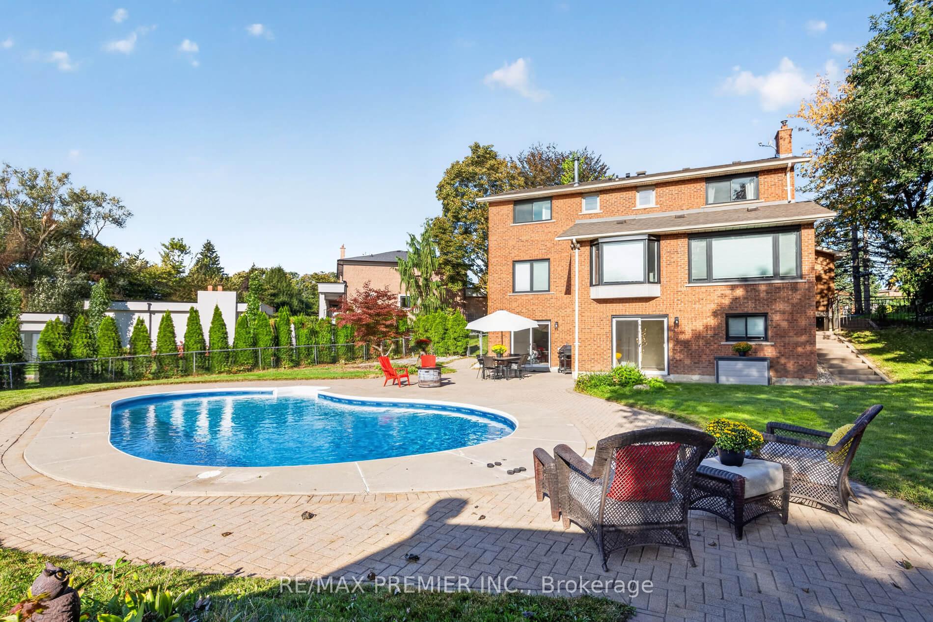 Photo 42 of 35 Yellow Pine Crescent, Vaughan, East Woodbridge — HOMEH