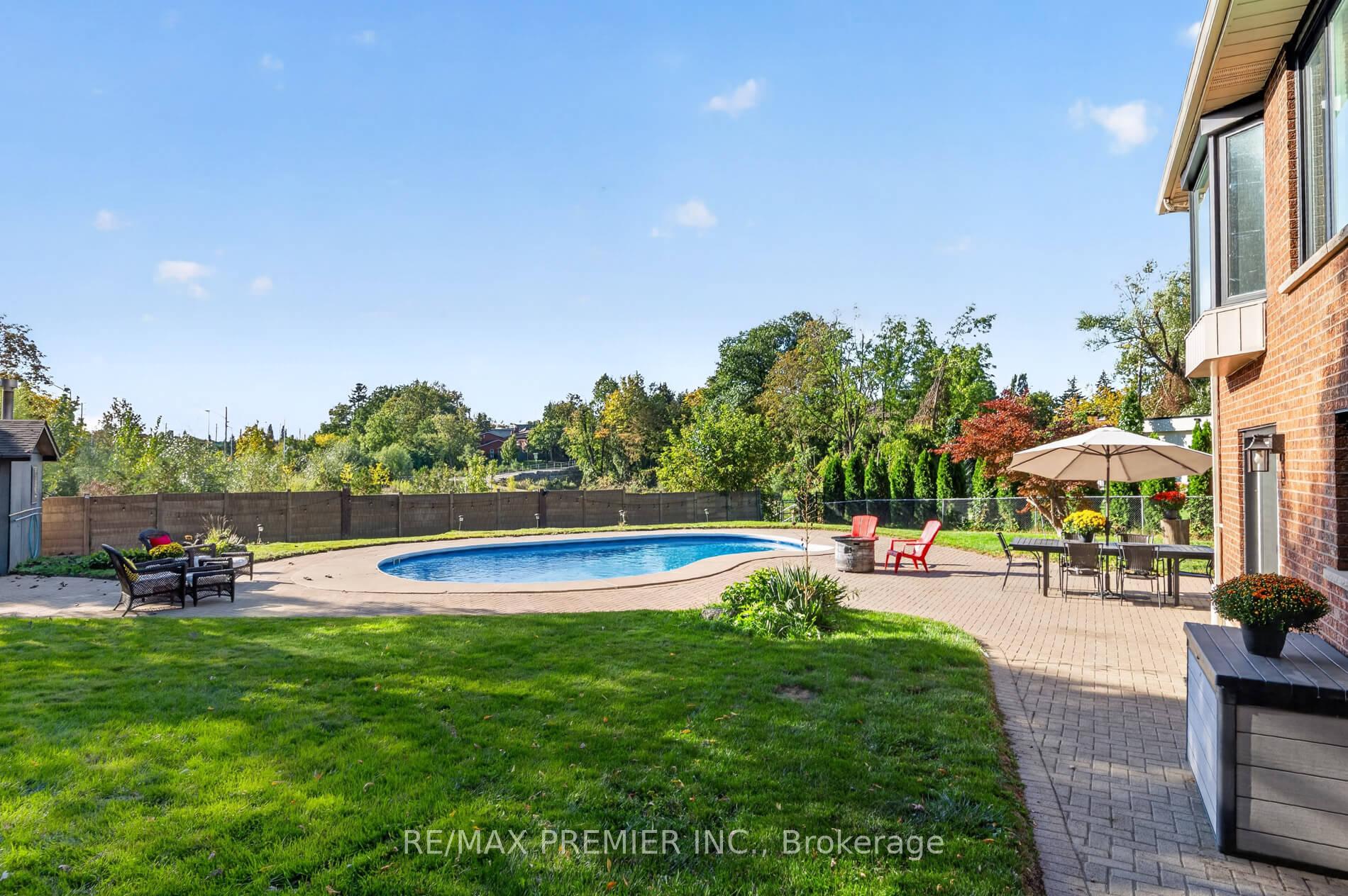 Photo 43 of 35 Yellow Pine Crescent, Vaughan, East Woodbridge — HOMEH