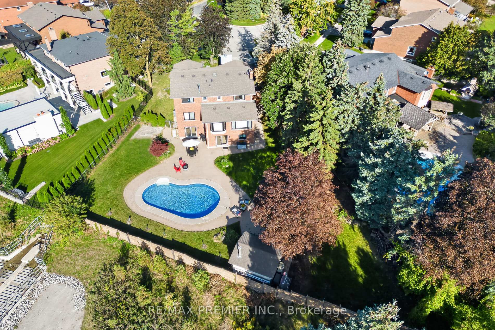 Photo 47 of 35 Yellow Pine Crescent, Vaughan, East Woodbridge — HOMEH