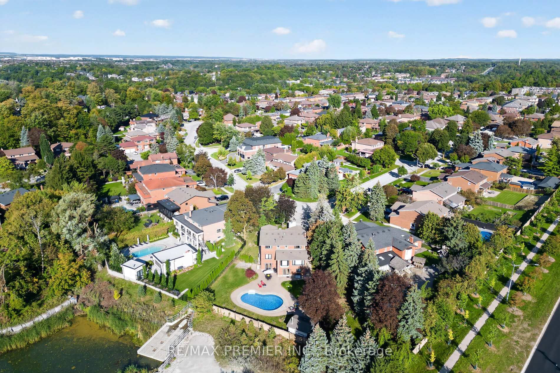 Photo 48 of 35 Yellow Pine Crescent, Vaughan, East Woodbridge — HOMEH