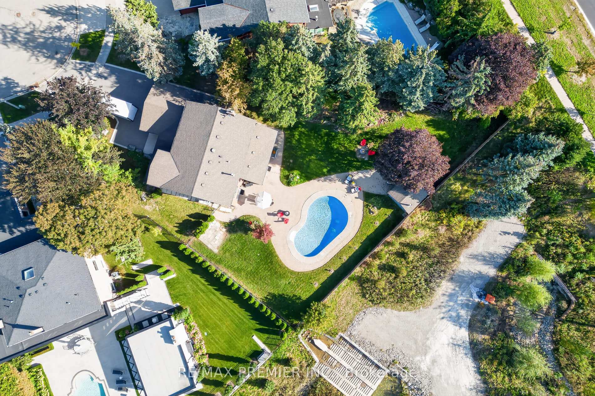 Photo 49 of 35 Yellow Pine Crescent, Vaughan, East Woodbridge — HOMEH