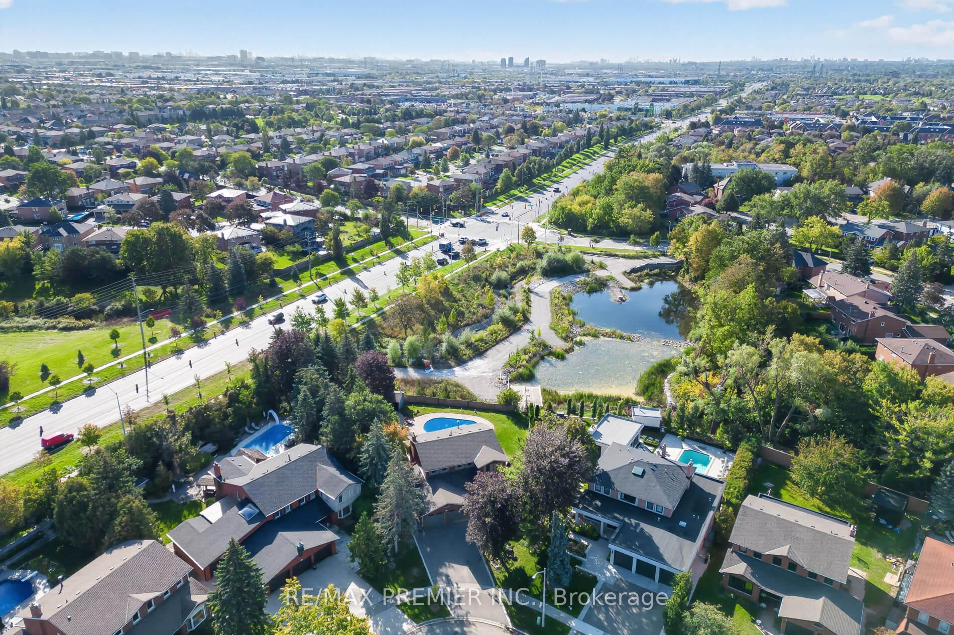 Photo 50 of 35 Yellow Pine Crescent, Vaughan, East Woodbridge — HOMEH