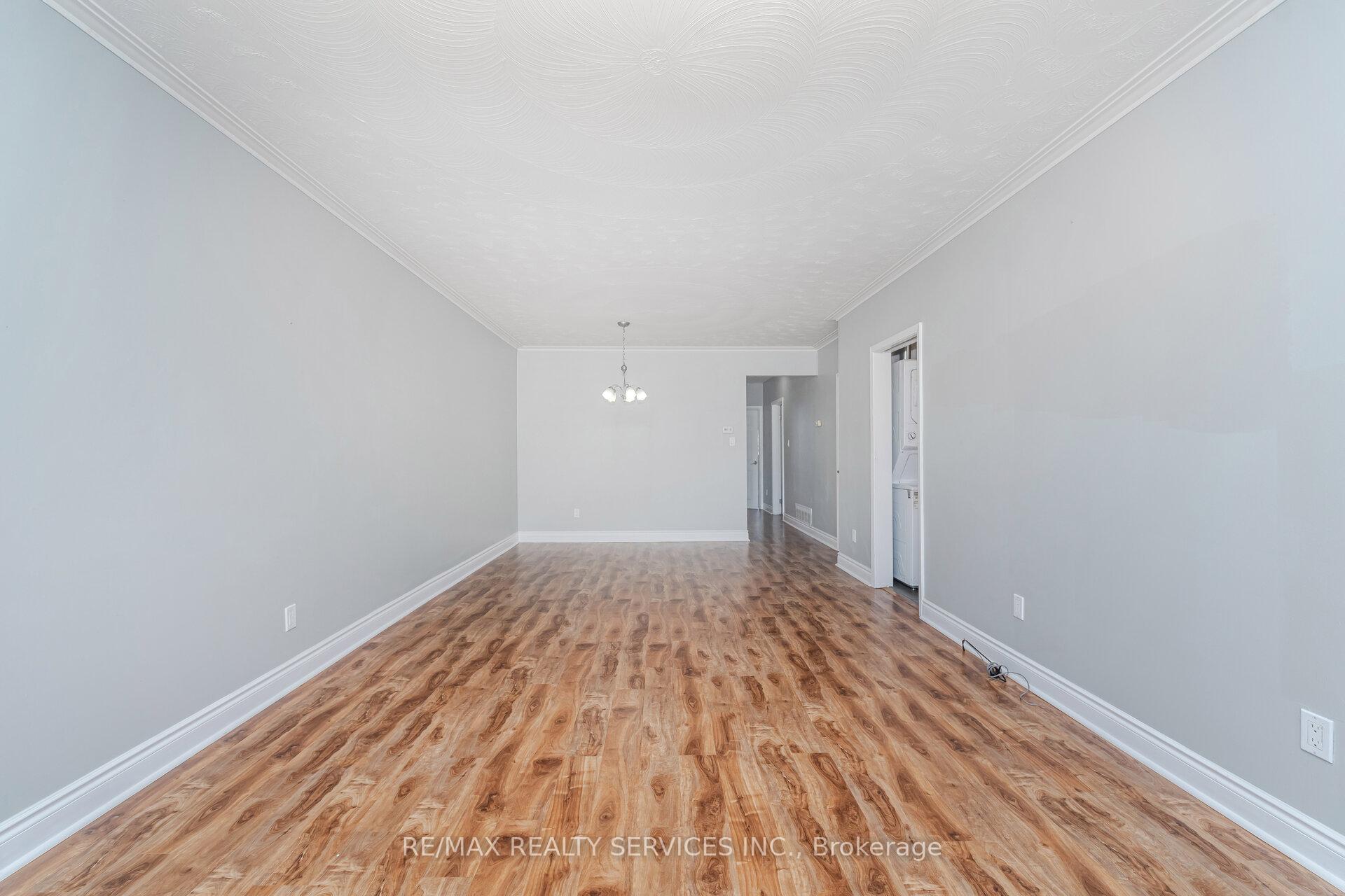 Photo 8 of 61 Avondale Boulevard, Brampton, Avondale — HOMEH