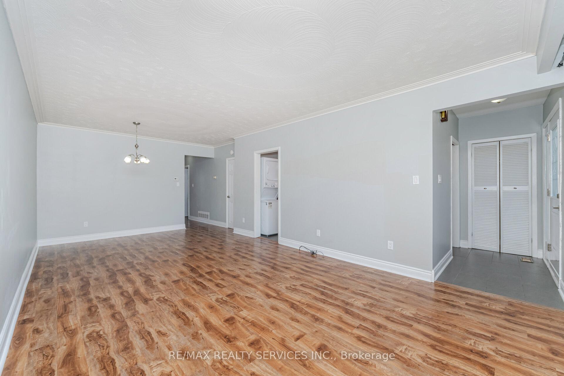 Photo 9 of 61 Avondale Boulevard, Brampton, Avondale — HOMEH