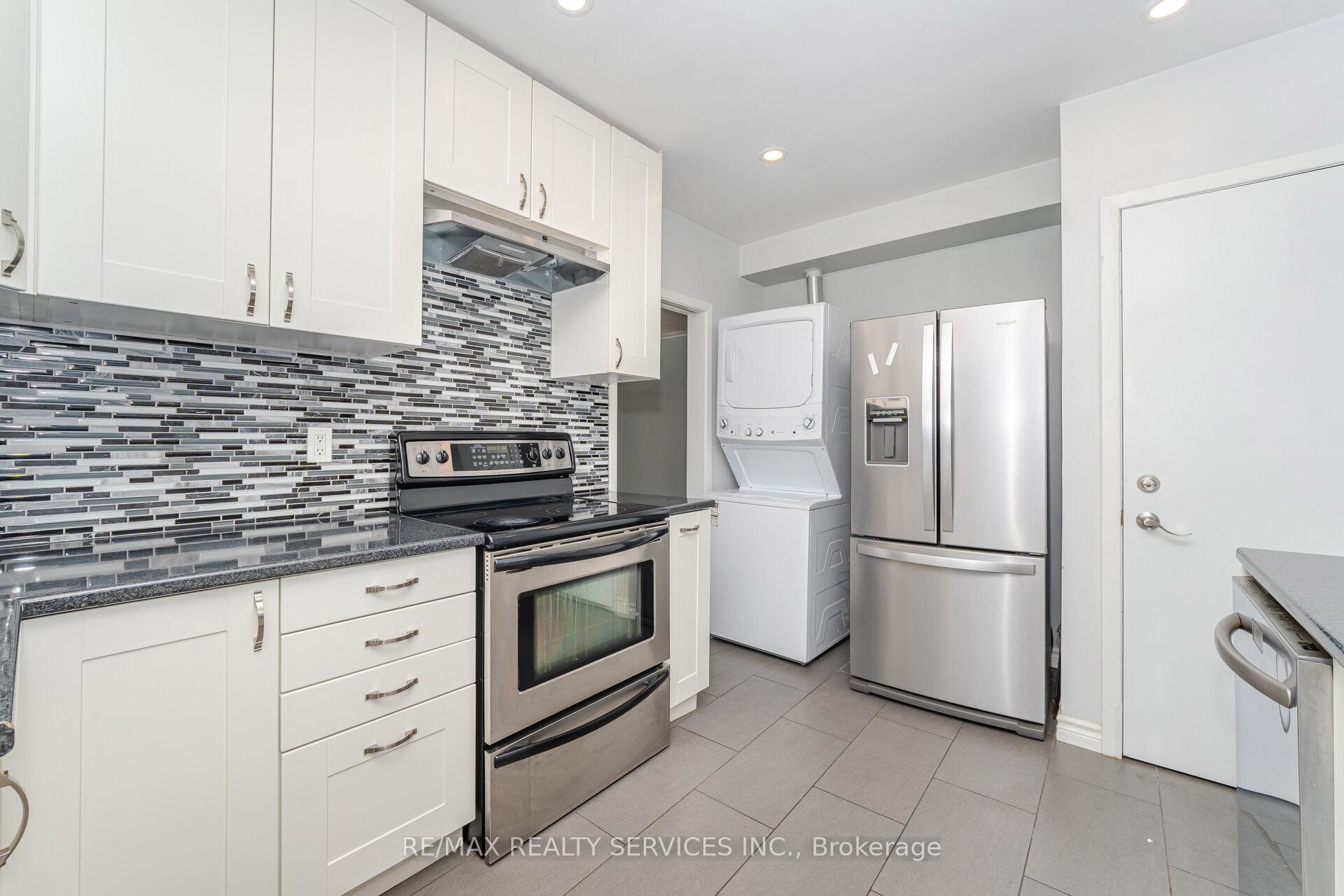 Photo 11 of 61 Avondale Boulevard, Brampton, Avondale — HOMEH