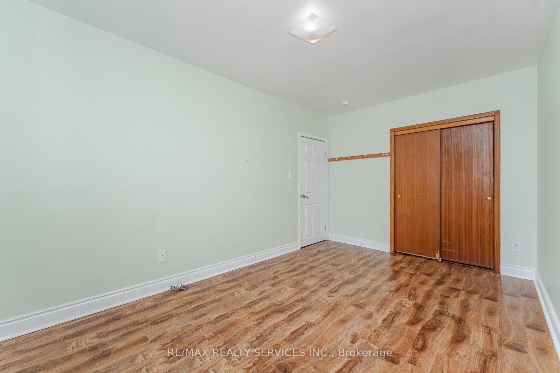 Photo 16 of 61 Avondale Boulevard, Brampton, Avondale — HOMEH