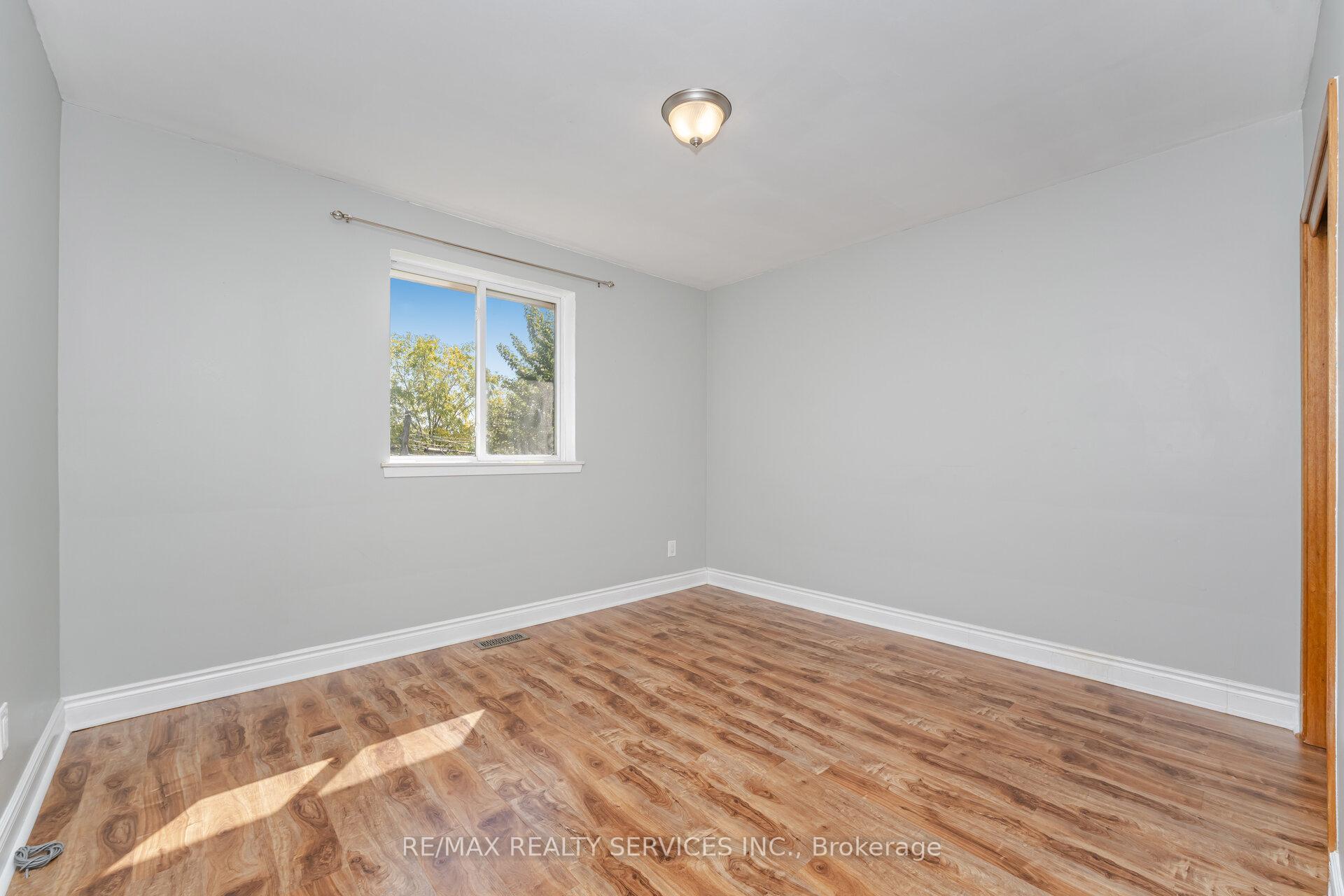 Photo 17 of 61 Avondale Boulevard, Brampton, Avondale — HOMEH