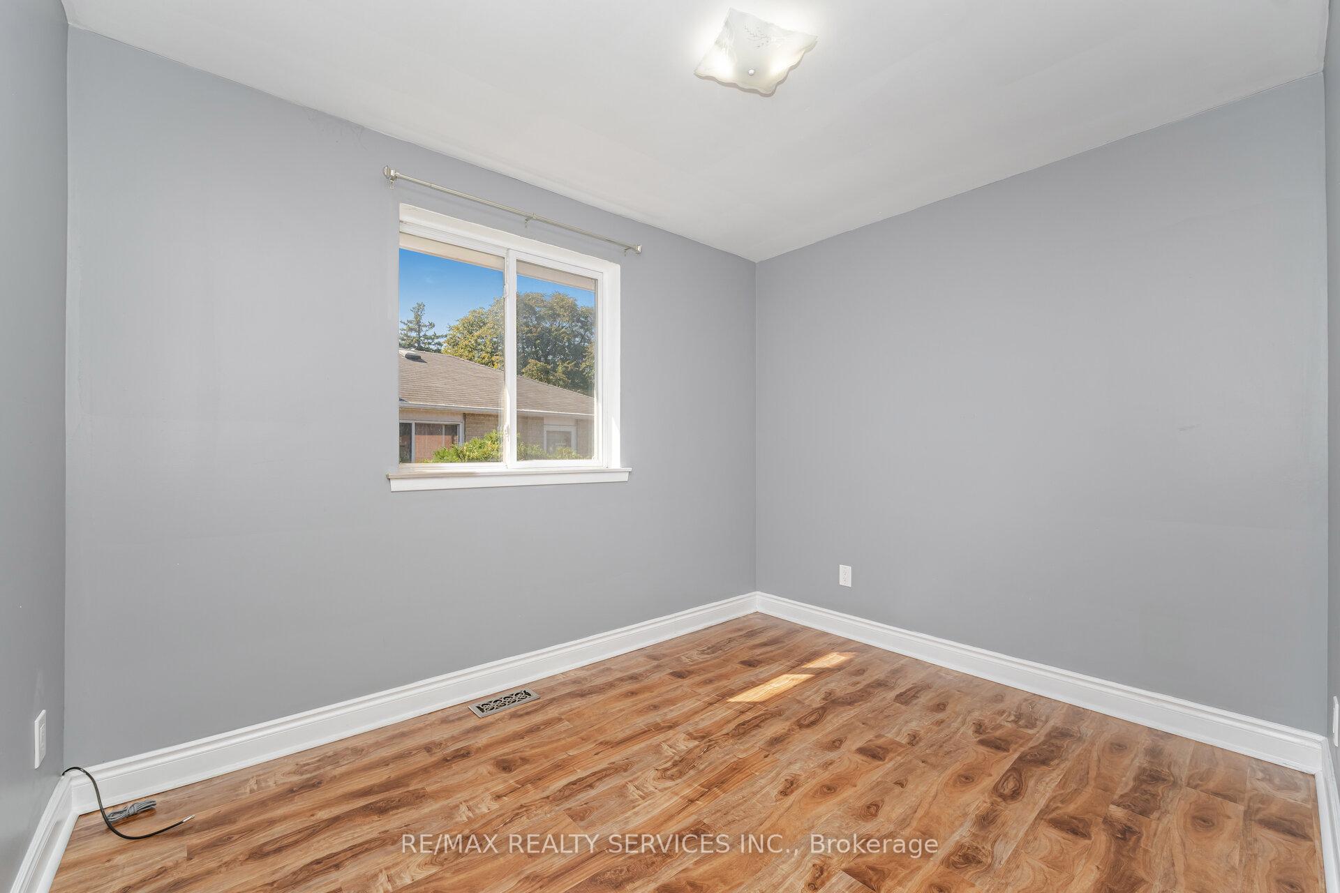Photo 19 of 61 Avondale Boulevard, Brampton, Avondale — HOMEH