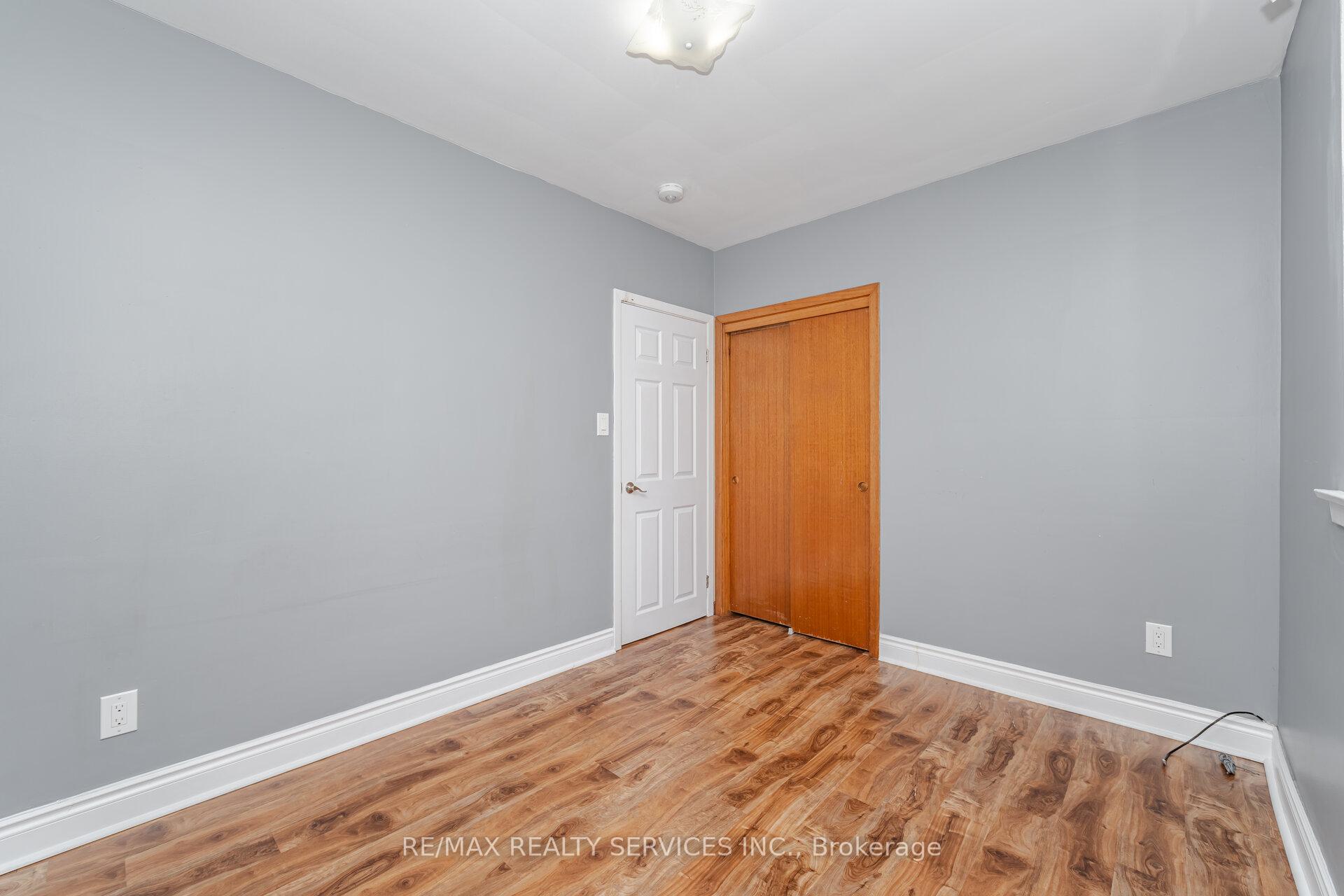 Photo 20 of 61 Avondale Boulevard, Brampton, Avondale — HOMEH