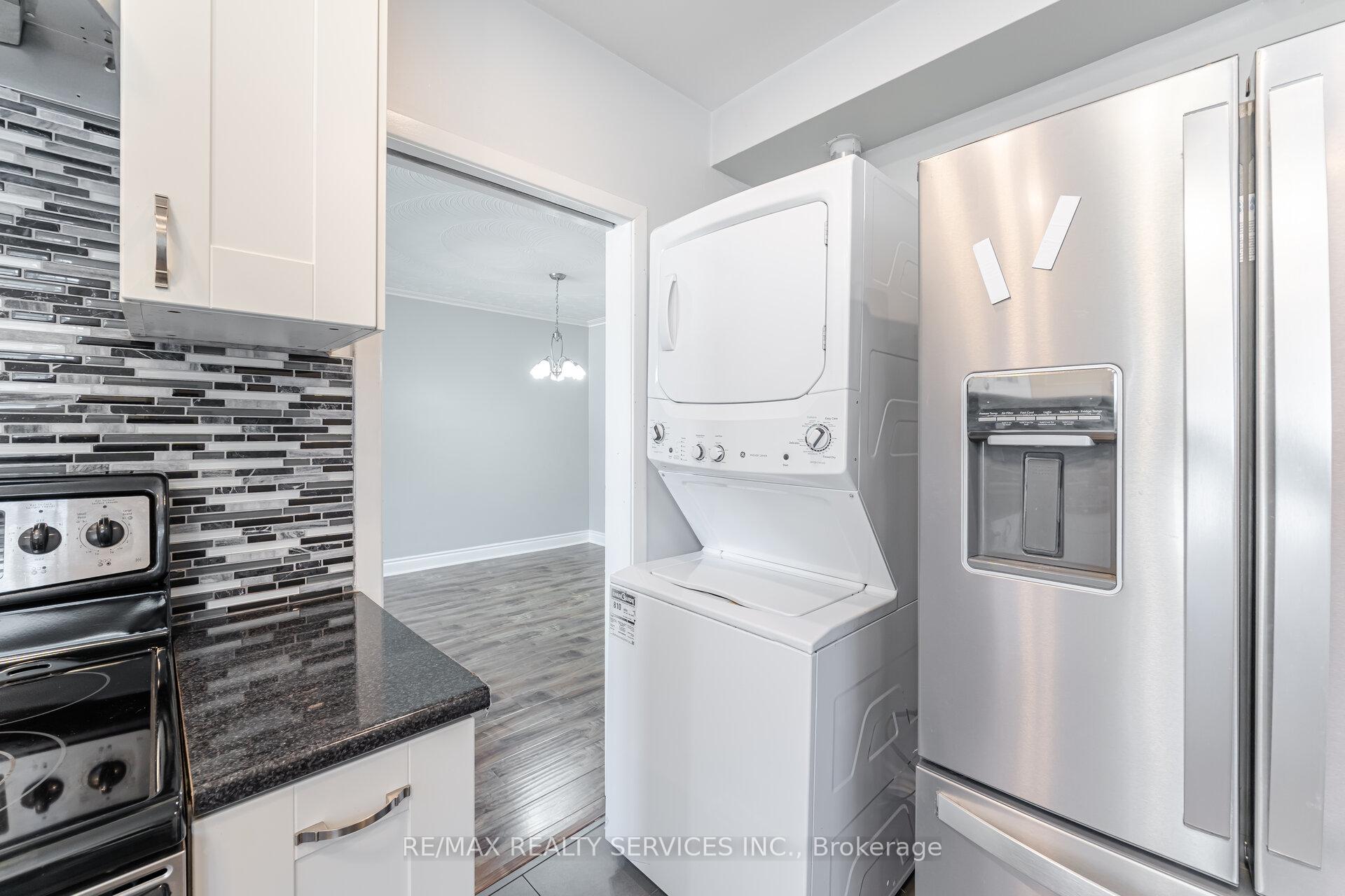 Photo 23 of 61 Avondale Boulevard, Brampton, Avondale — HOMEH