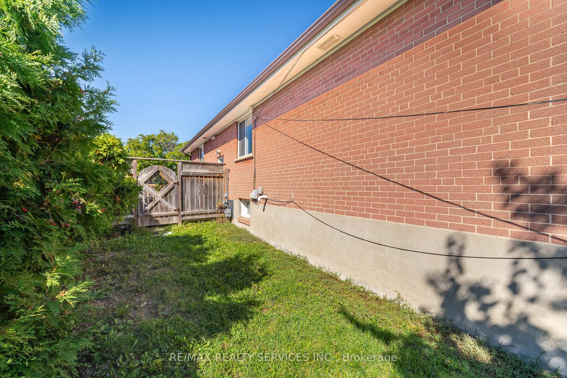 Photo 25 of 61 Avondale Boulevard, Brampton, Avondale — HOMEH