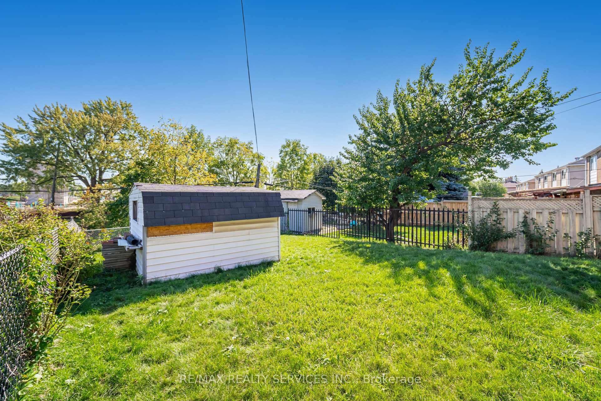 Photo 27 of 61 Avondale Boulevard, Brampton, Avondale — HOMEH